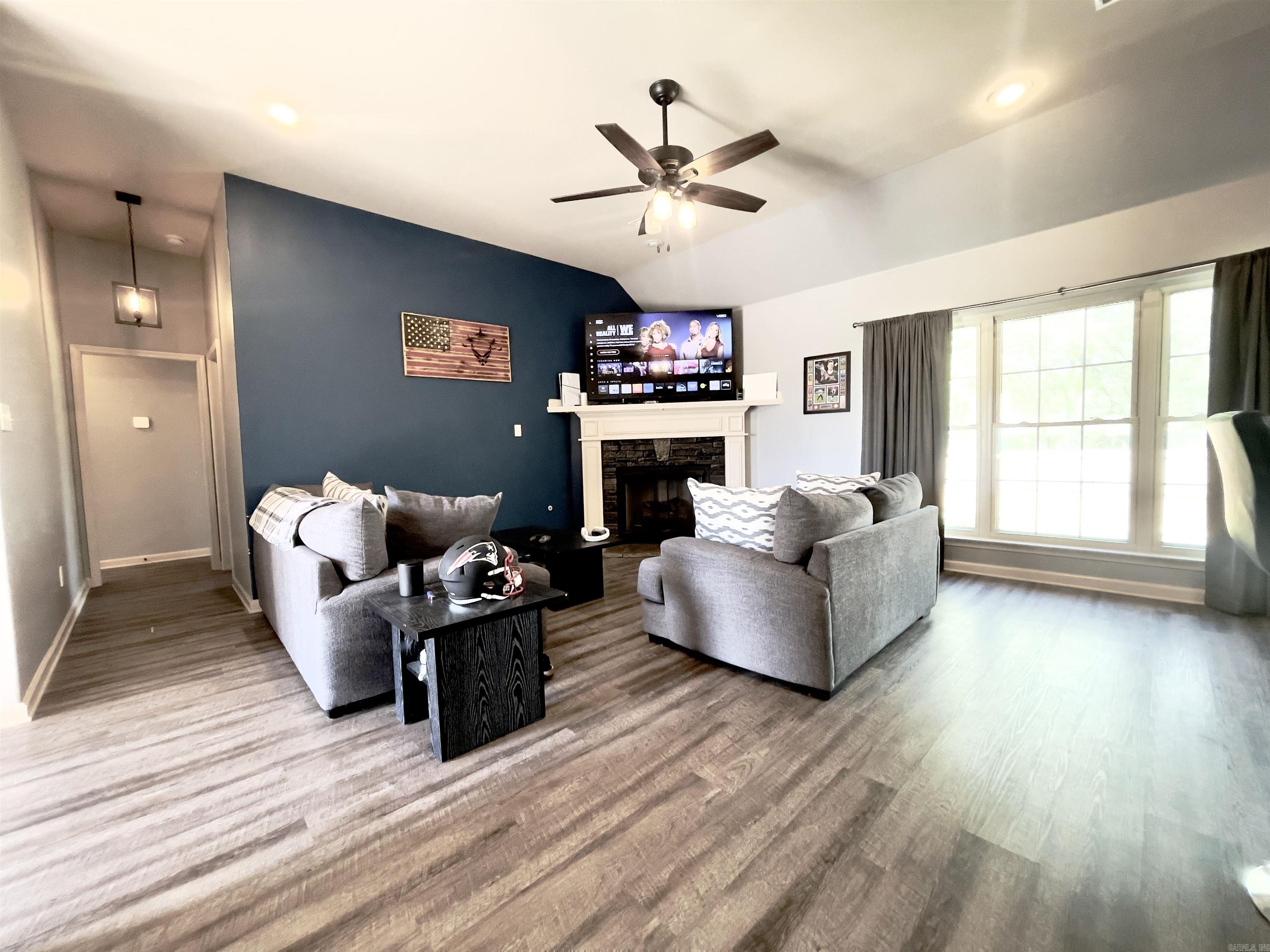 STONEHENGE PLACE - Residential