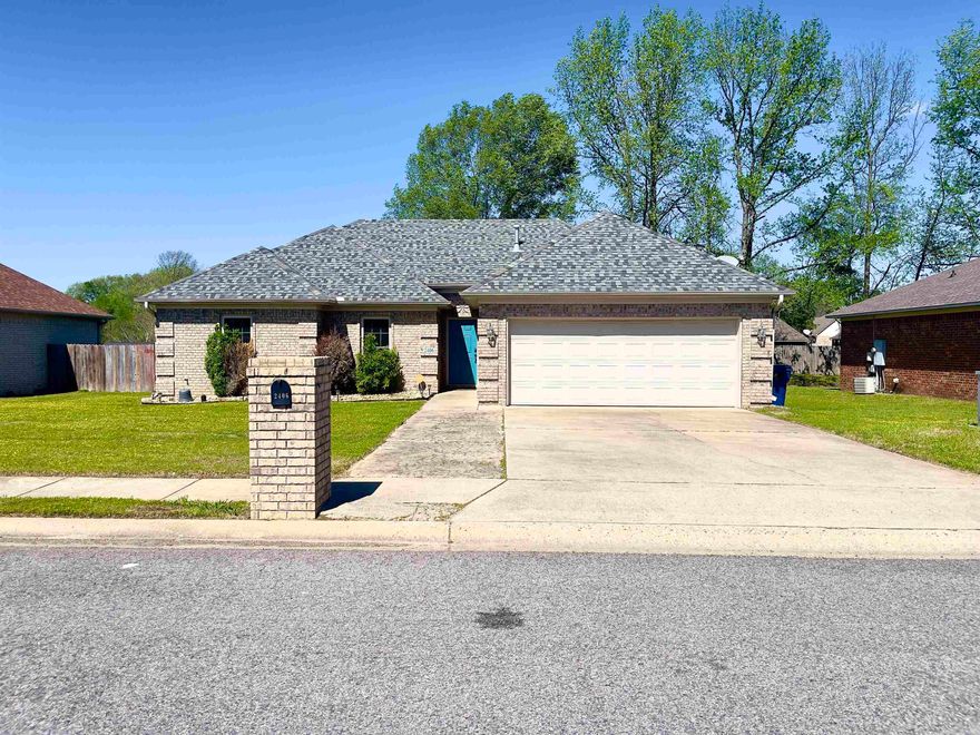 Come take a look at this amazing 3 bed, 2 bath home in Stonehenge Place. Features an open floor plan with bedrooms together. Large kitchen with granite counters and plenty of storage. Large backyard with deck is perfect for entertaining or relaxing. Perfectly located with easy access to 67/167, LRAFB, shopping and restaurants.