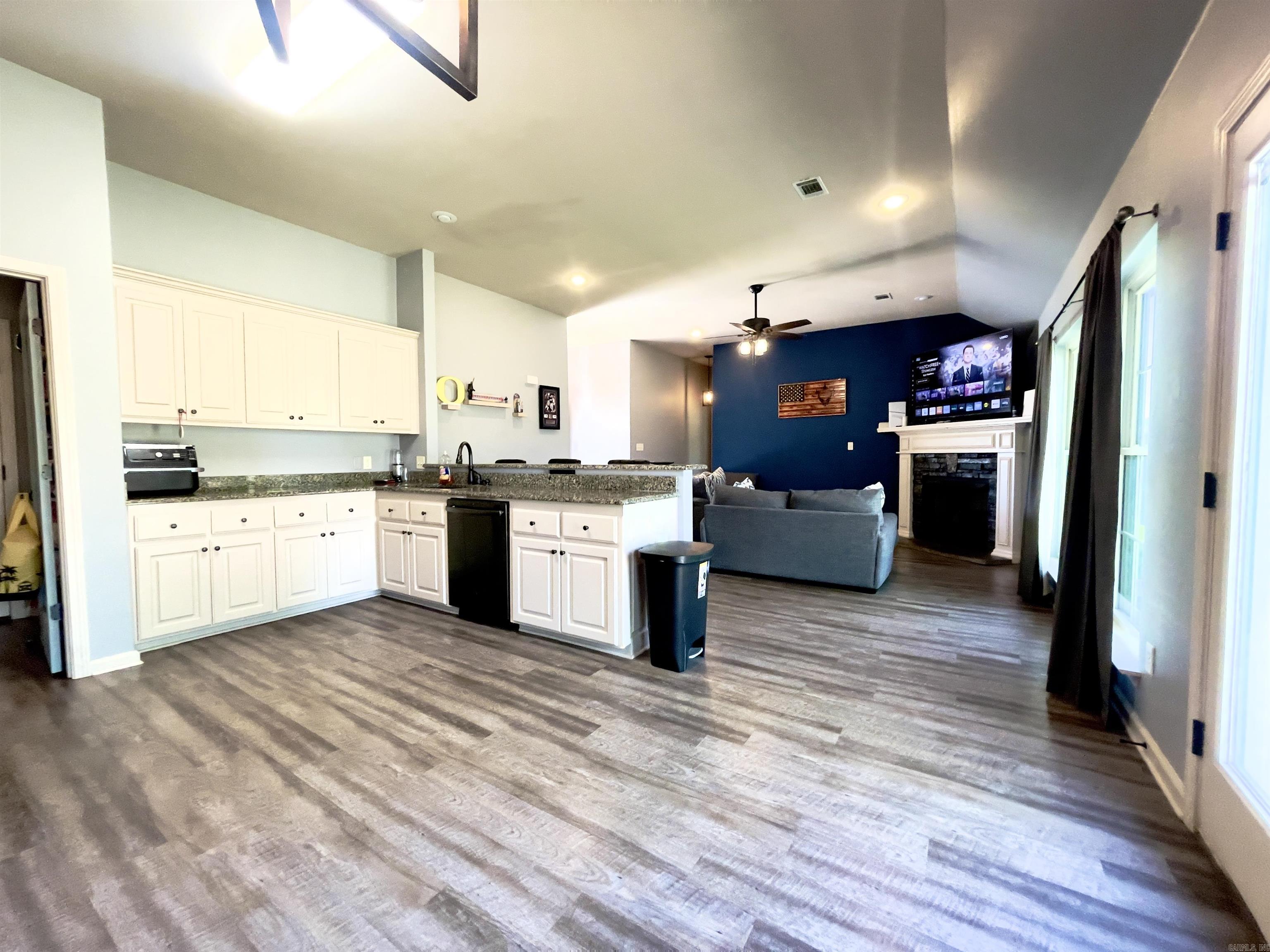 STONEHENGE PLACE - Residential