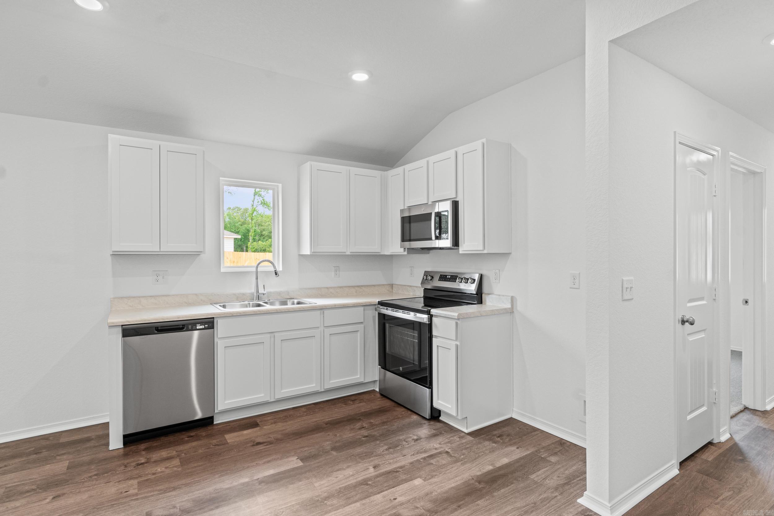 DEERFIELD ESTATES - Residential