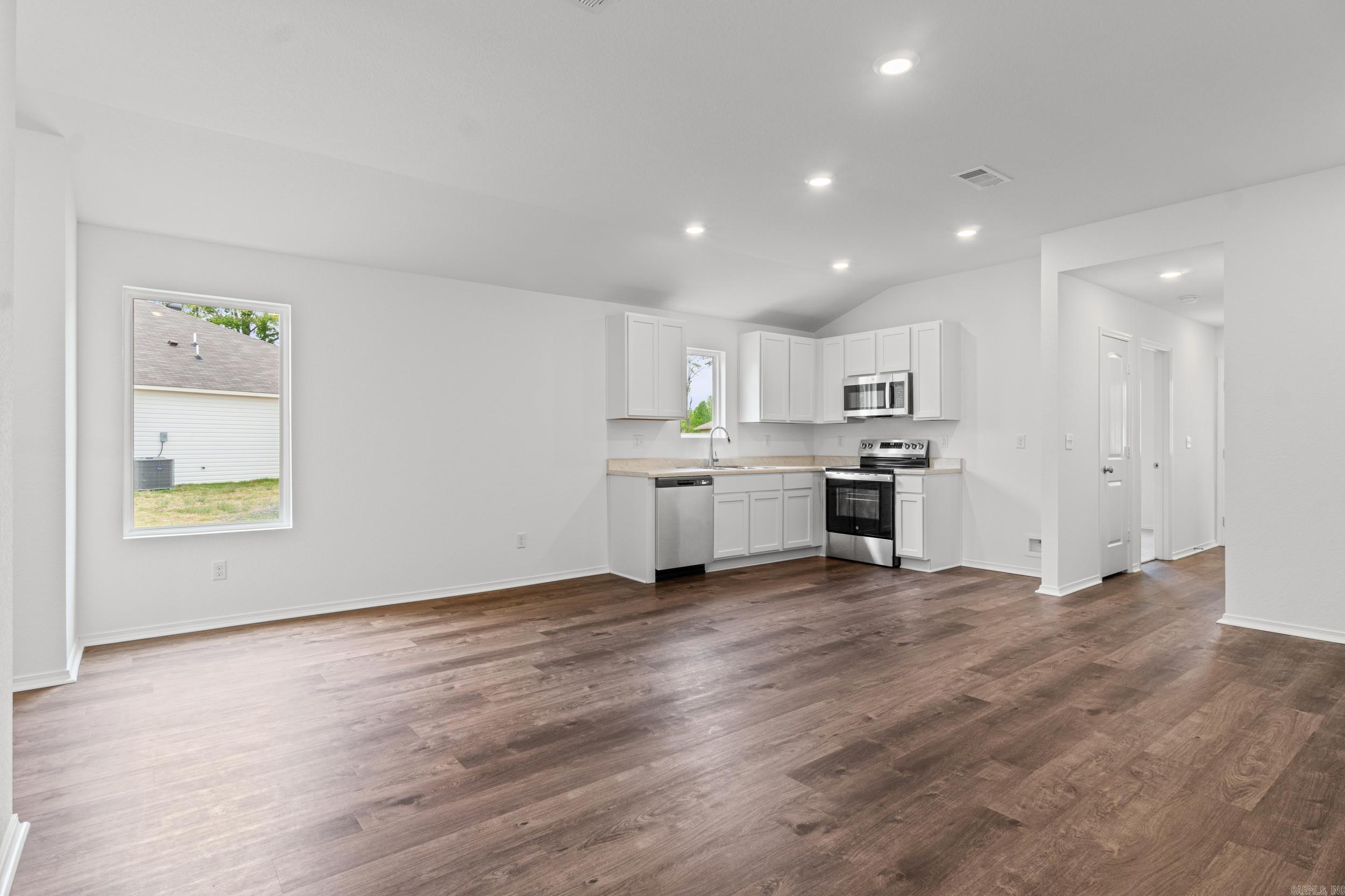 DEERFIELD ESTATES - Residential