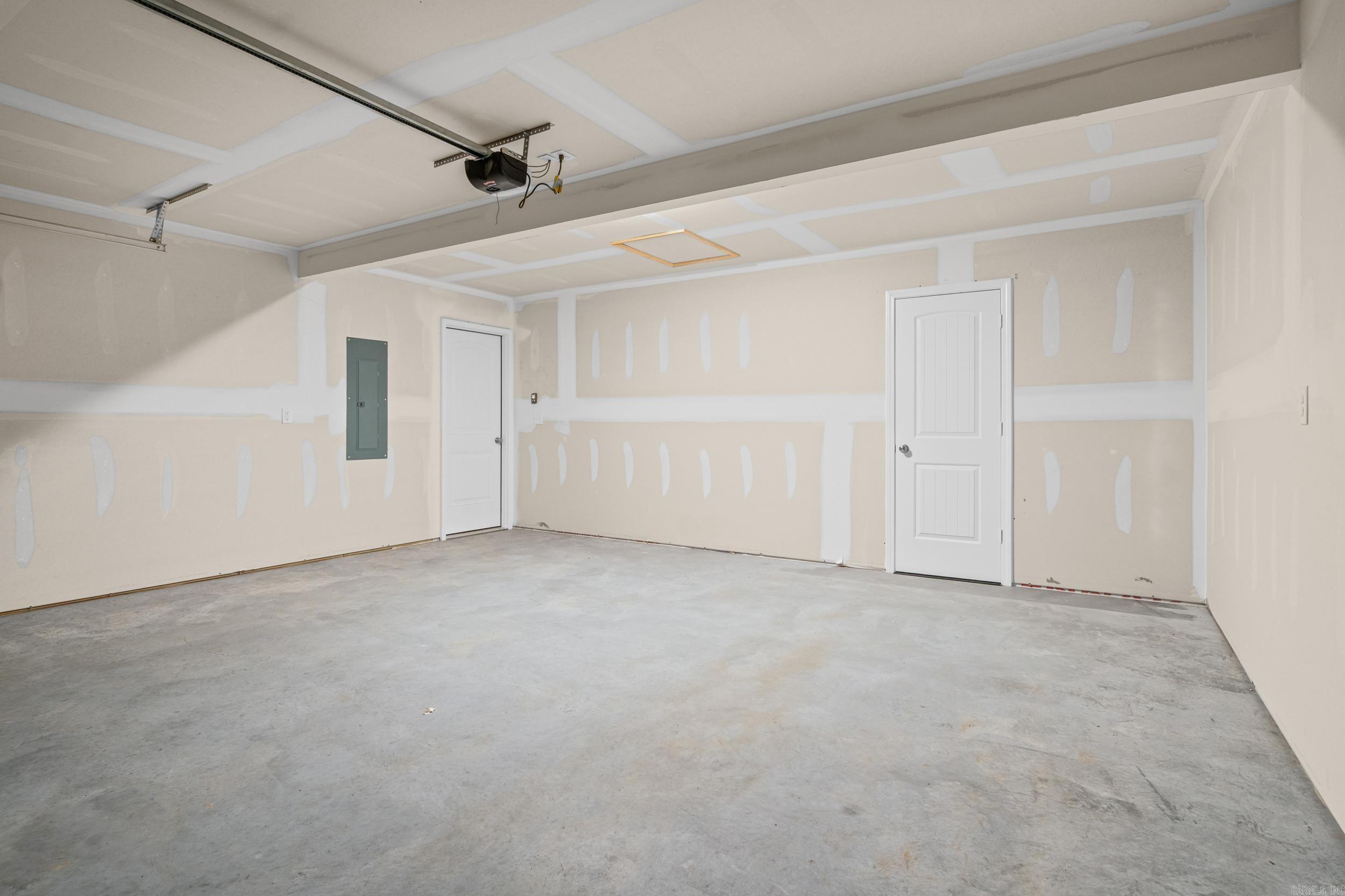 DEERFIELD ESTATES - Residential