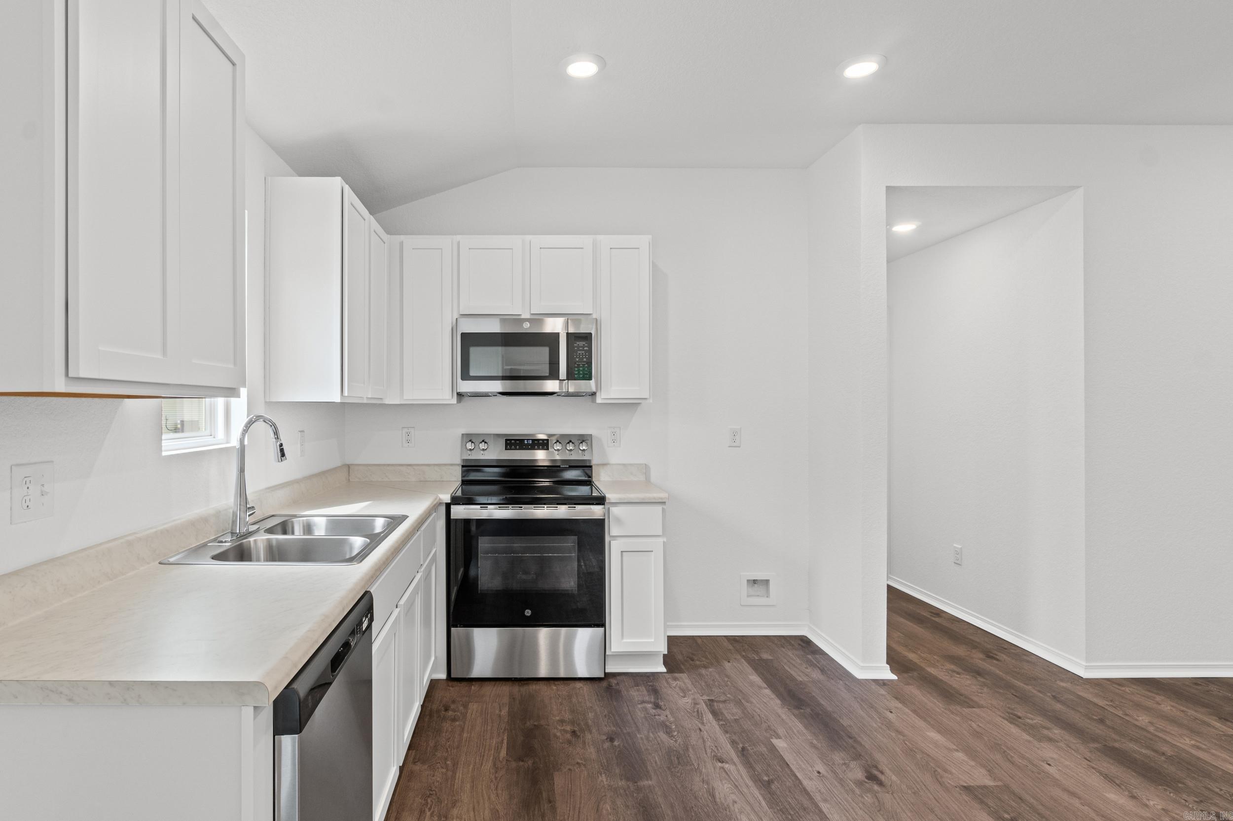 DEERFIELD ESTATES - Residential