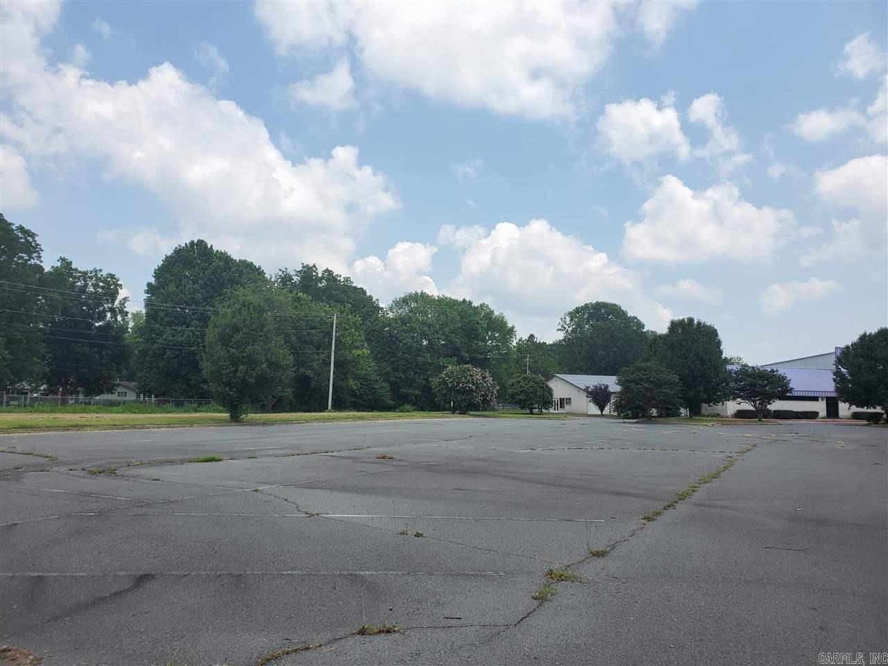 East Airport 1st - Commercial Sale