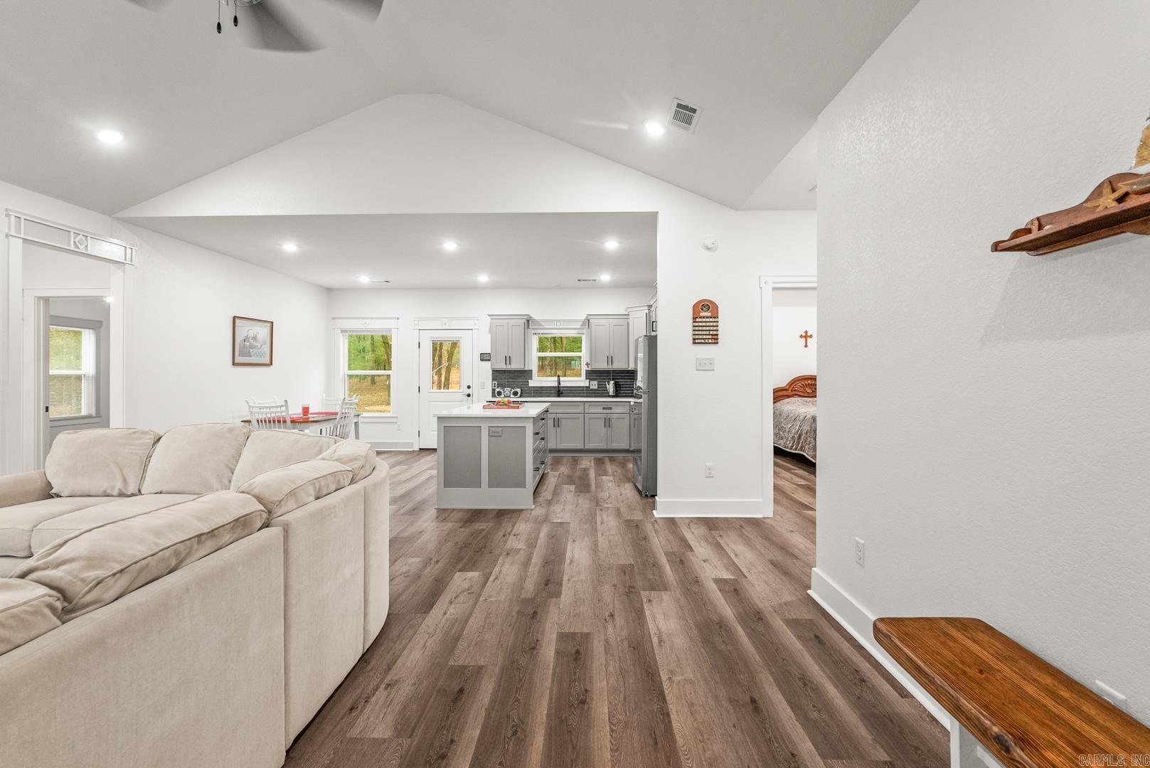 ULES WATSON PLACE - Residential