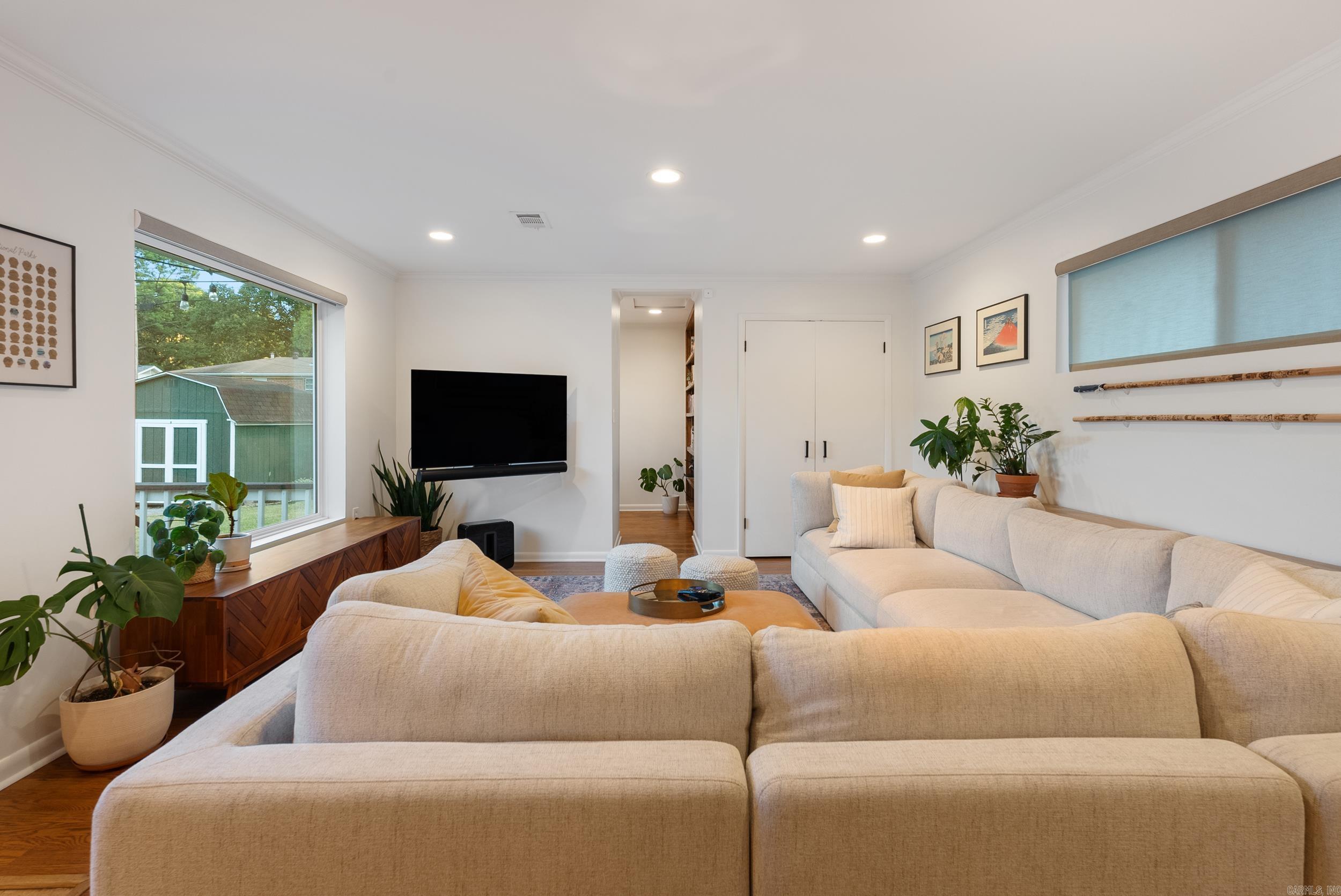 PINE MANOR - Residential