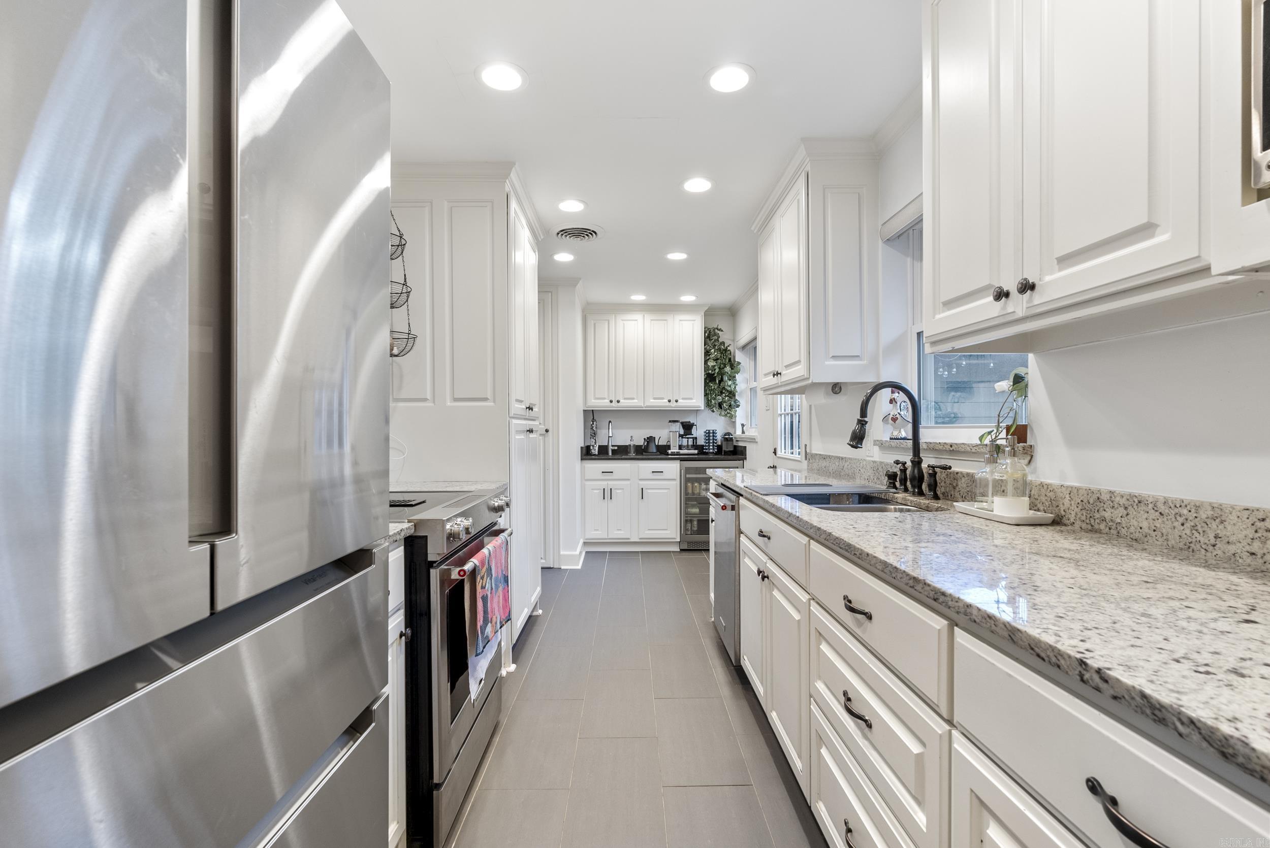 PINE MANOR - Residential