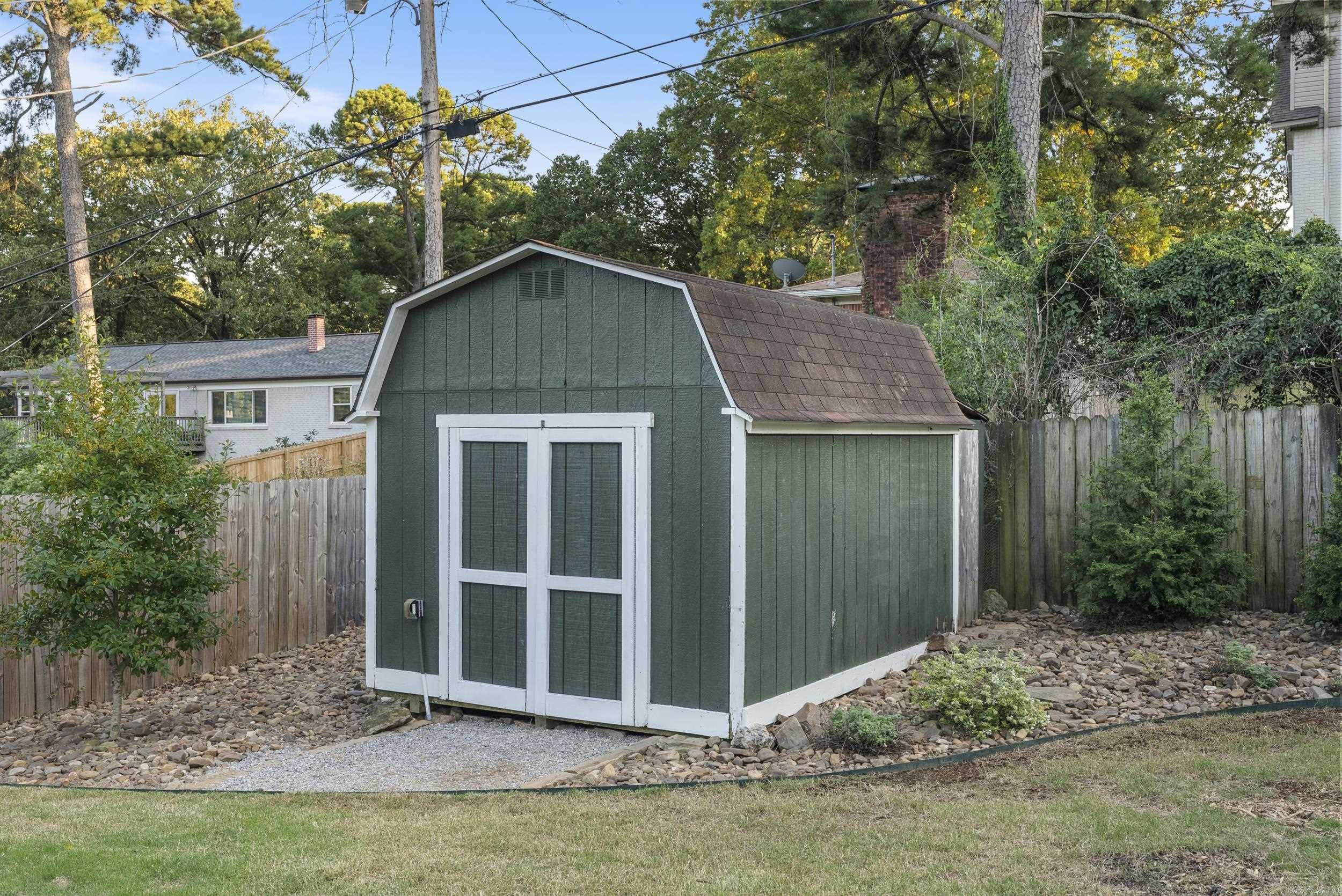 PINE MANOR - Residential