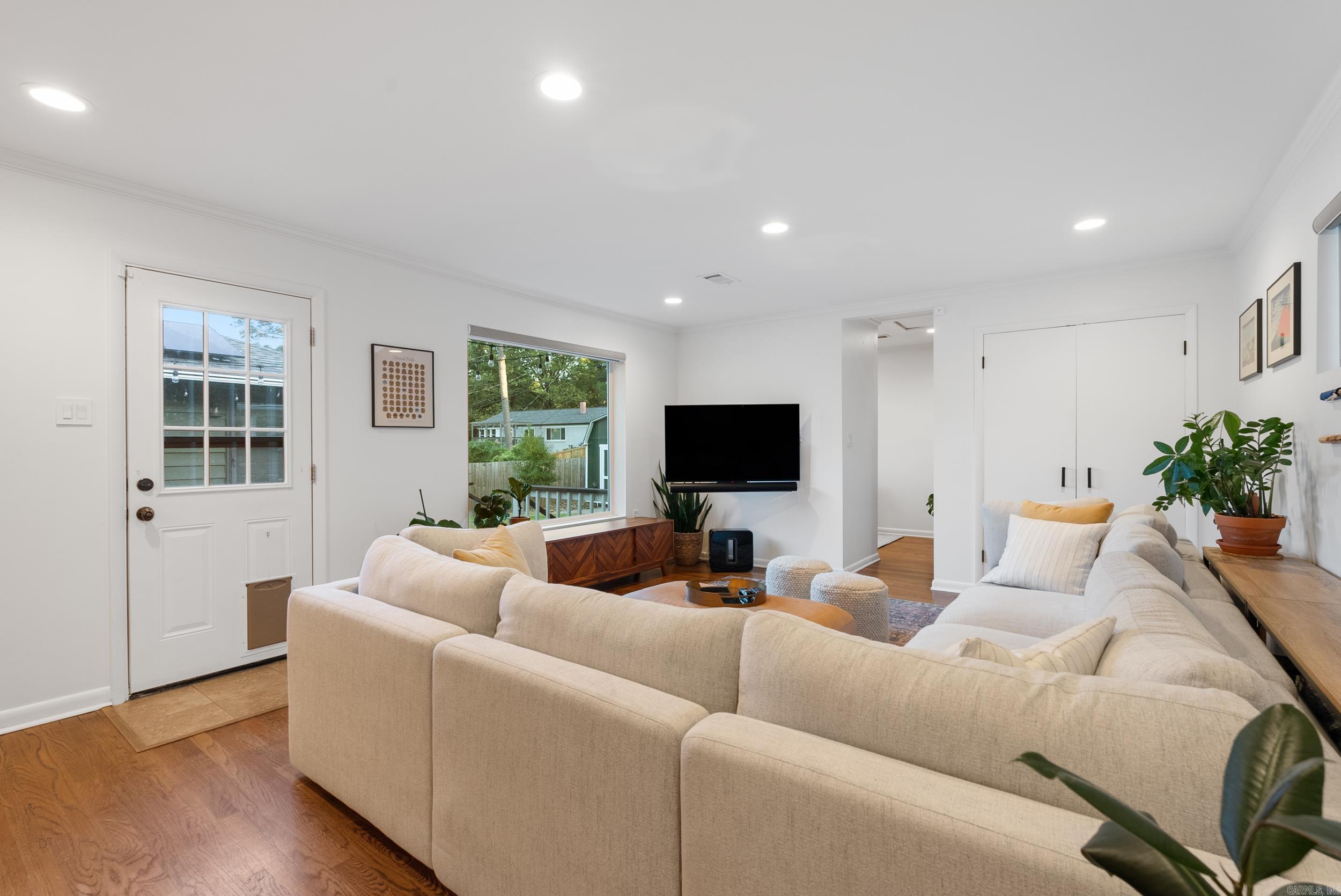 PINE MANOR - Residential