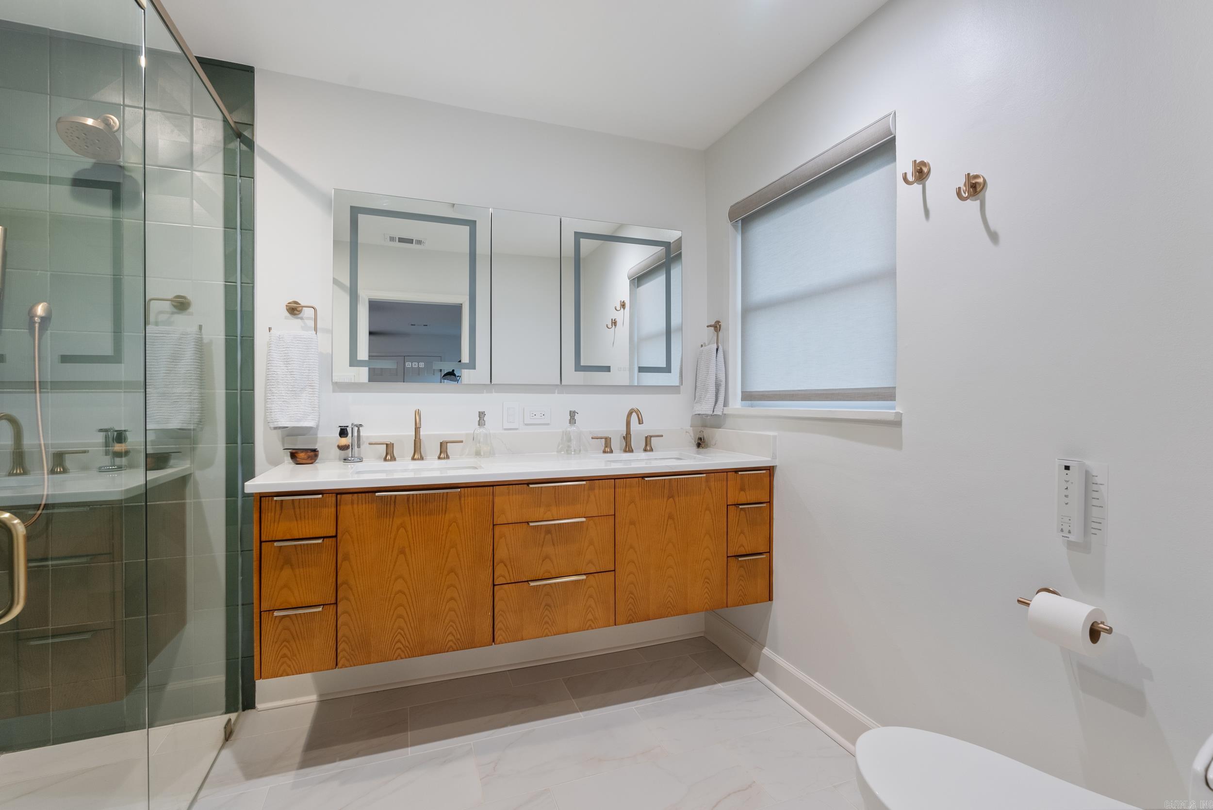 PINE MANOR - Residential