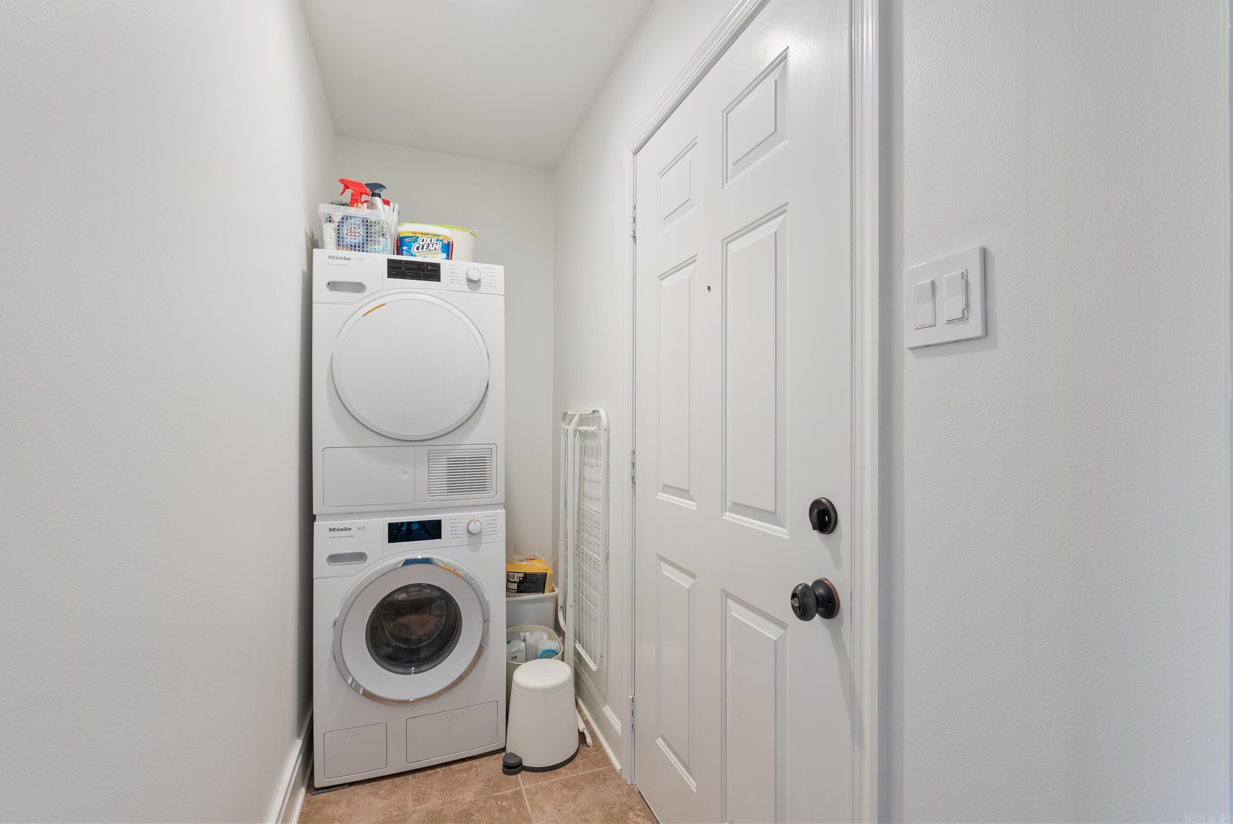 PINE MANOR - Residential