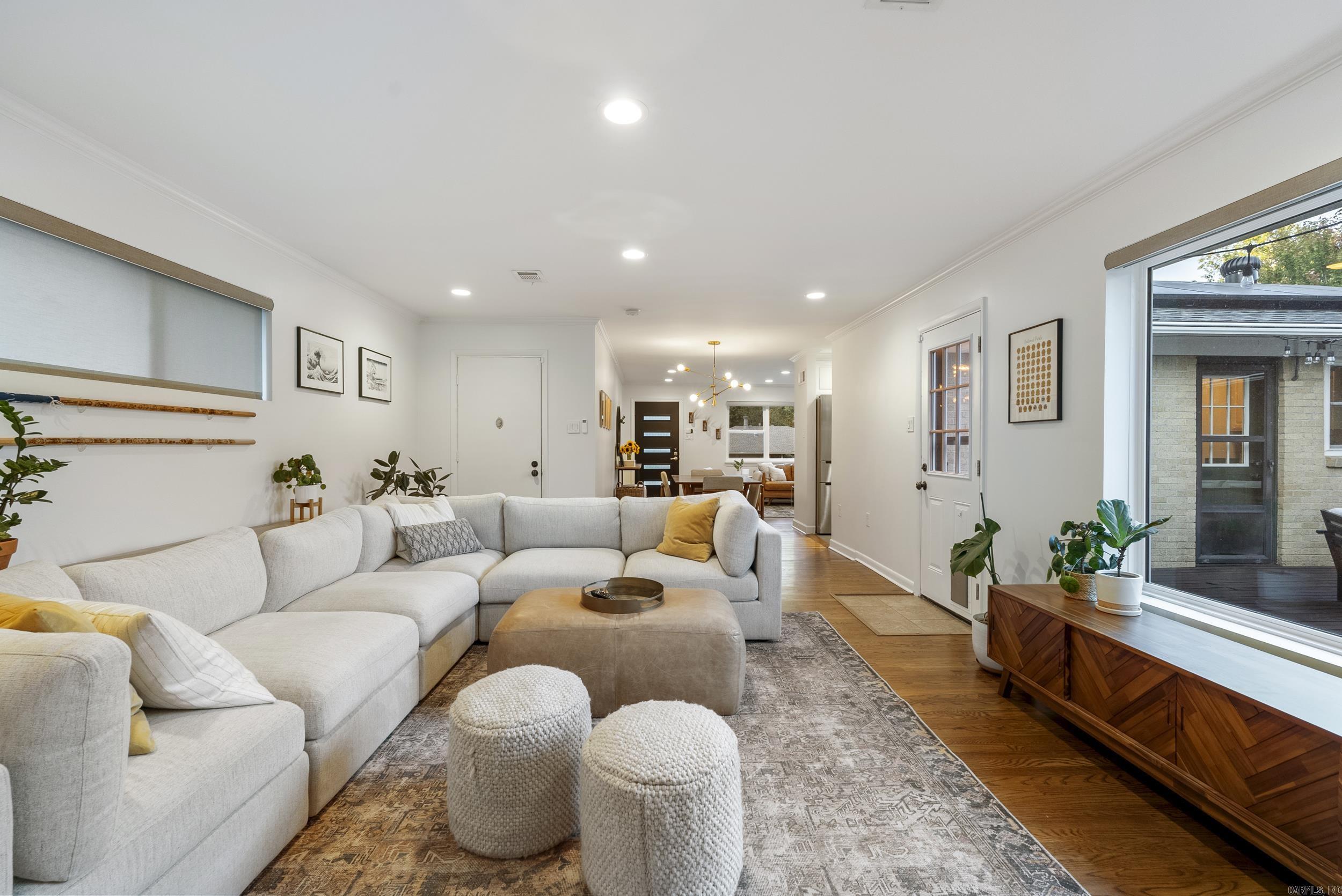 PINE MANOR - Residential