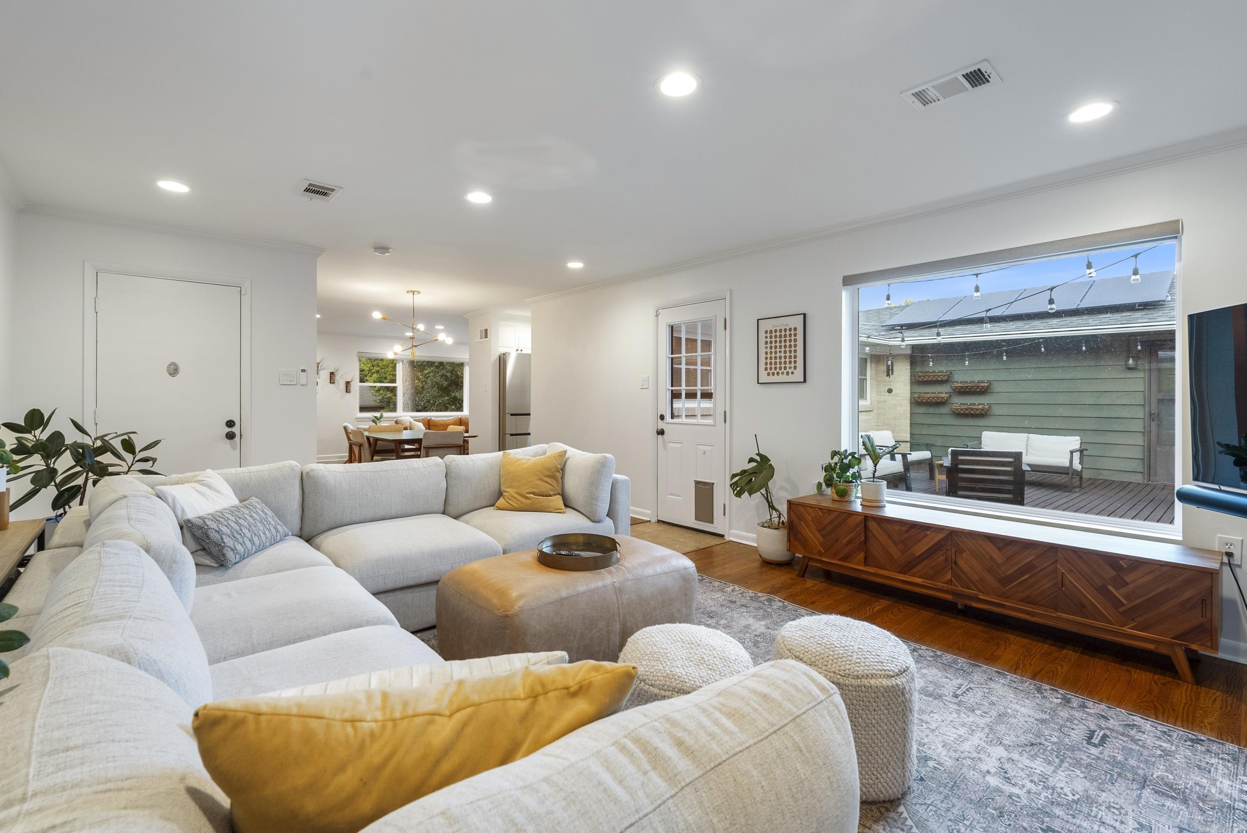 PINE MANOR - Residential