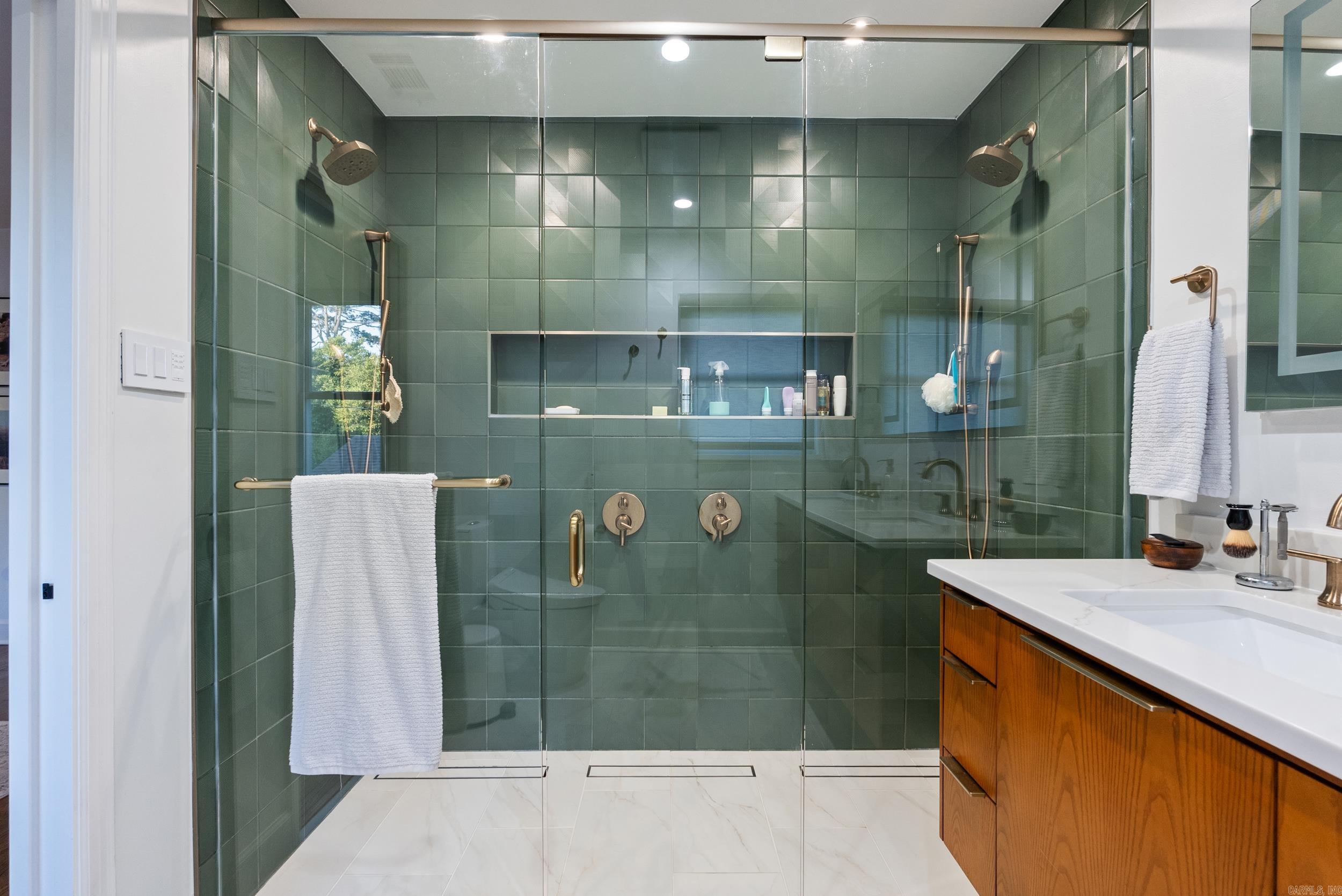 PINE MANOR - Residential