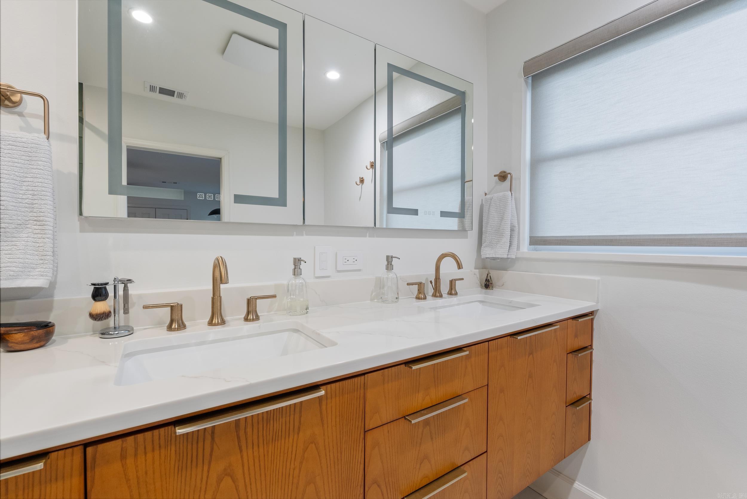 PINE MANOR - Residential