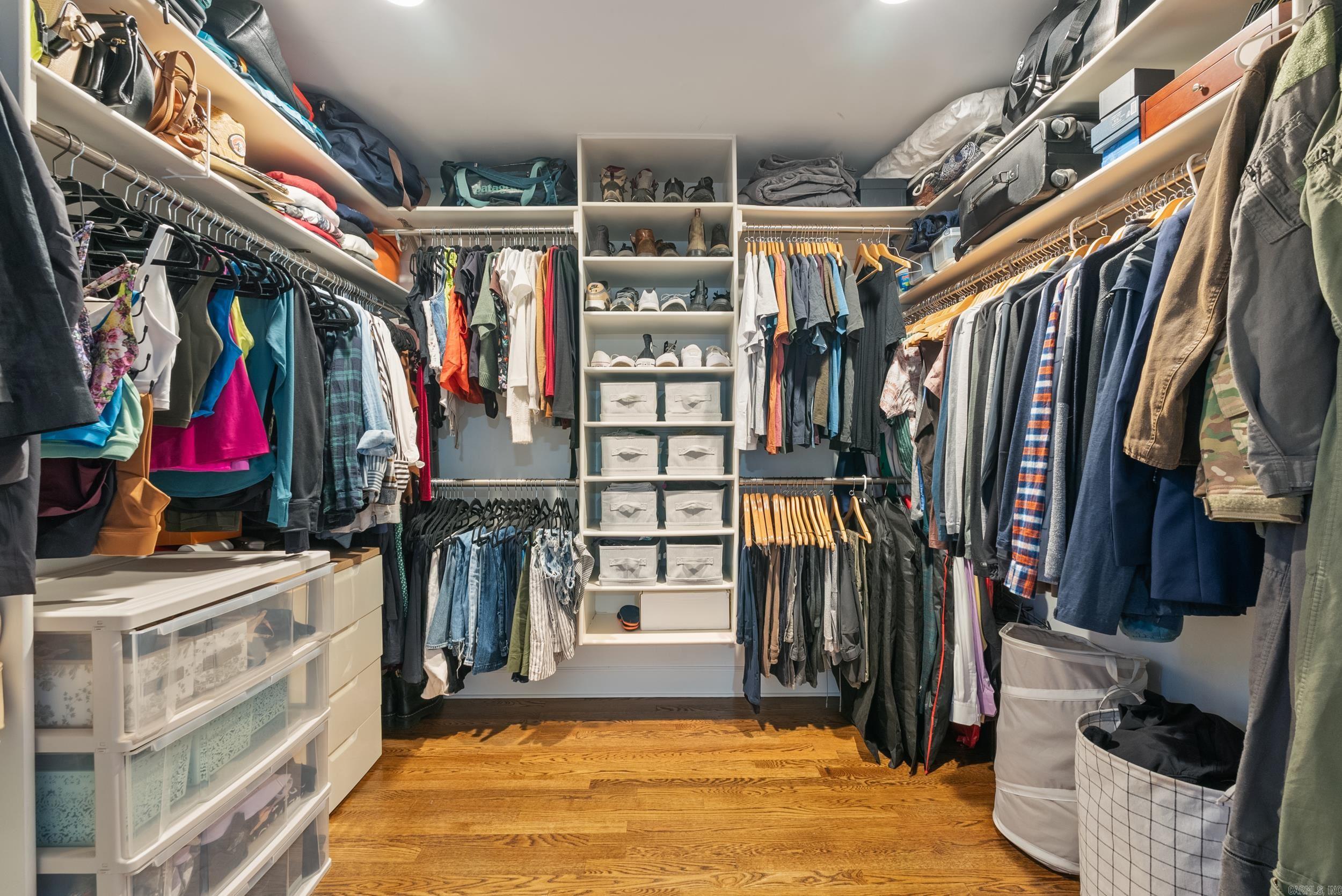 PINE MANOR - Residential