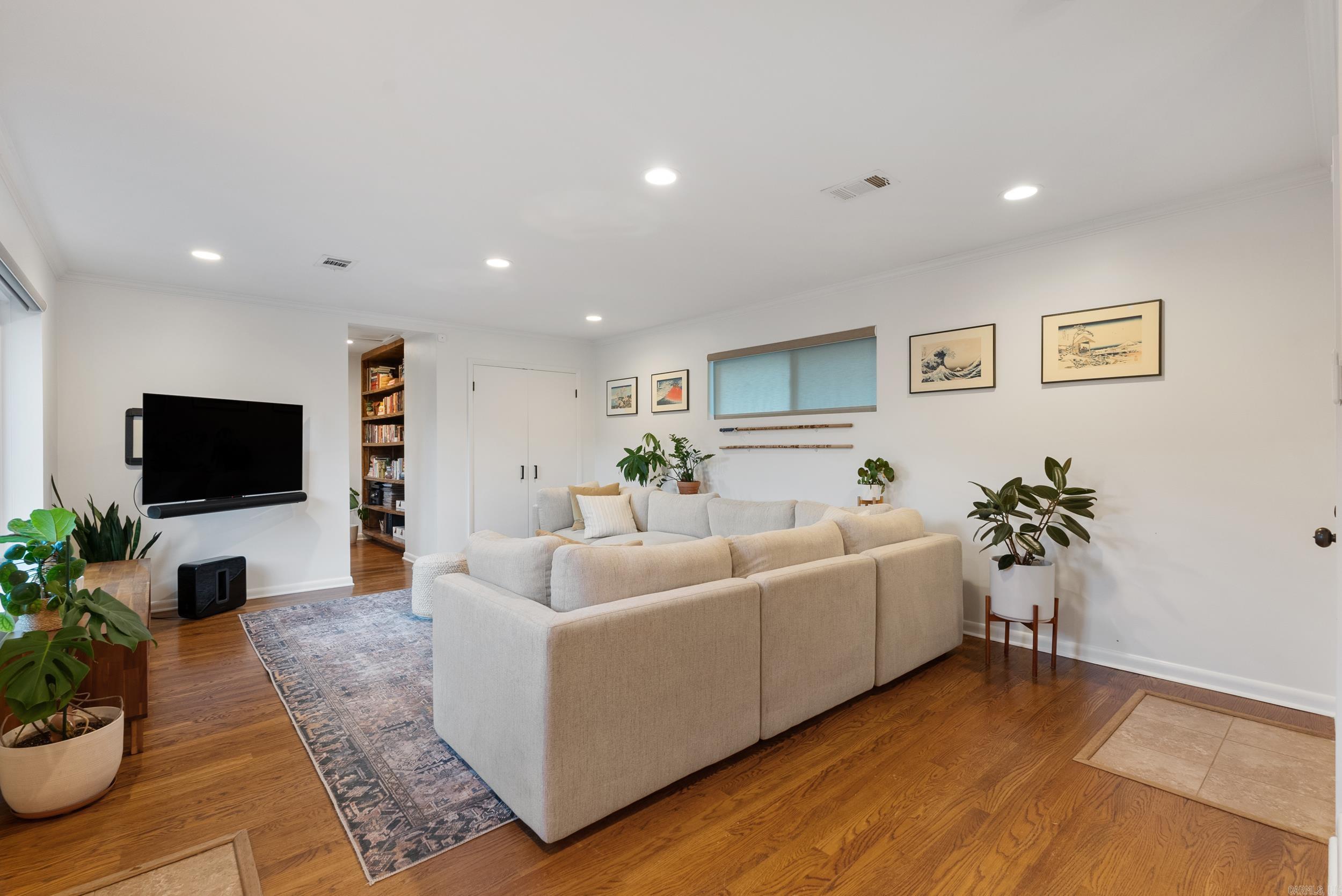 PINE MANOR - Residential