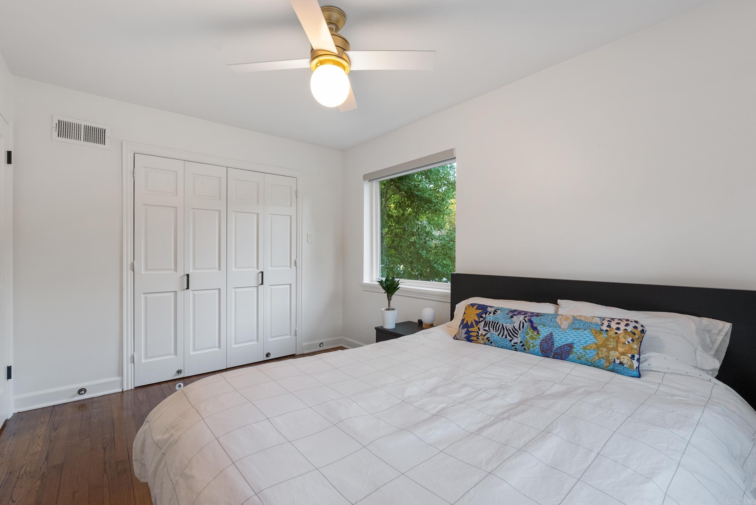 PINE MANOR - Residential