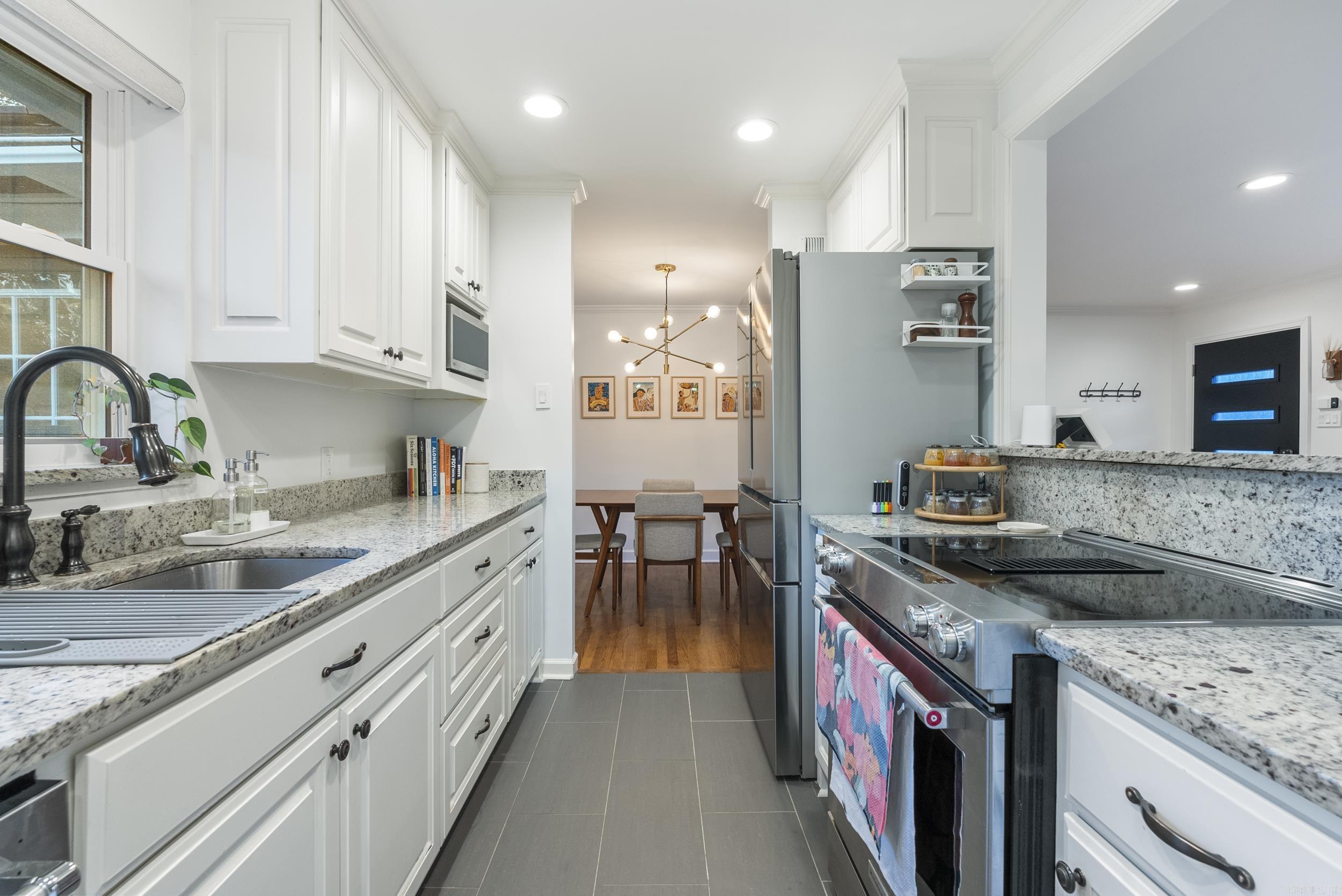 PINE MANOR - Residential