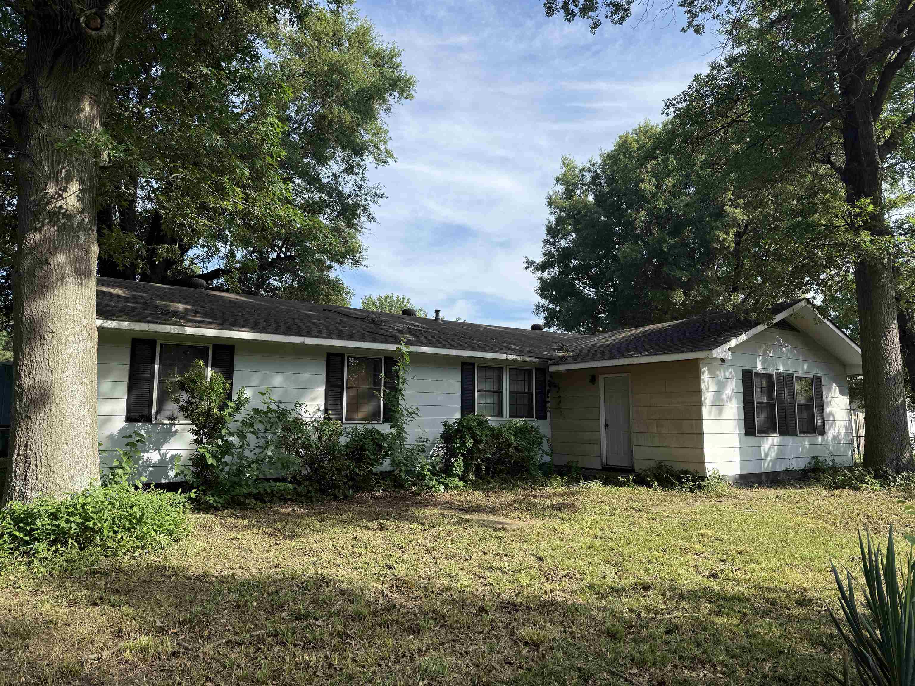 Lots of square footage, for a very affordable price! With a little bit of love, this home could be right back to it's prime. The home features 3 bedrooms, 2 full bathrooms, plus a bonus room that could be used as a formal dining area, a den, man cave, or an extra bedroom. The yard is large and it is completely fenced. This property also includes a shop with a concrete floor and electricity. It would be hard to find a better deal than this one! Make an appointment to see this home before it's too late.