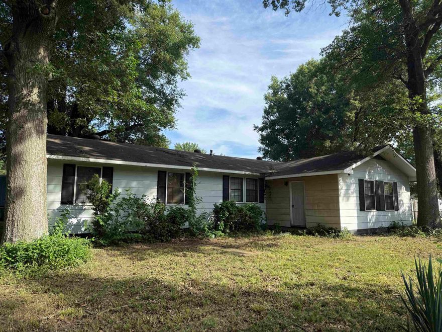 Lots of square footage, for a very affordable price! With a little bit of love, this home could be right back to it's prime.  The home features 3 bedrooms, 2 full bathrooms, plus a bonus room that could be used as a formal dining area, a den, man cave, or an extra bedroom.  The yard is large and it is completely fenced.  This property also includes a shop with a concrete floor and electricity. It would be hard to find a better deal than this one! Make an appointment to see this home before it's too late.