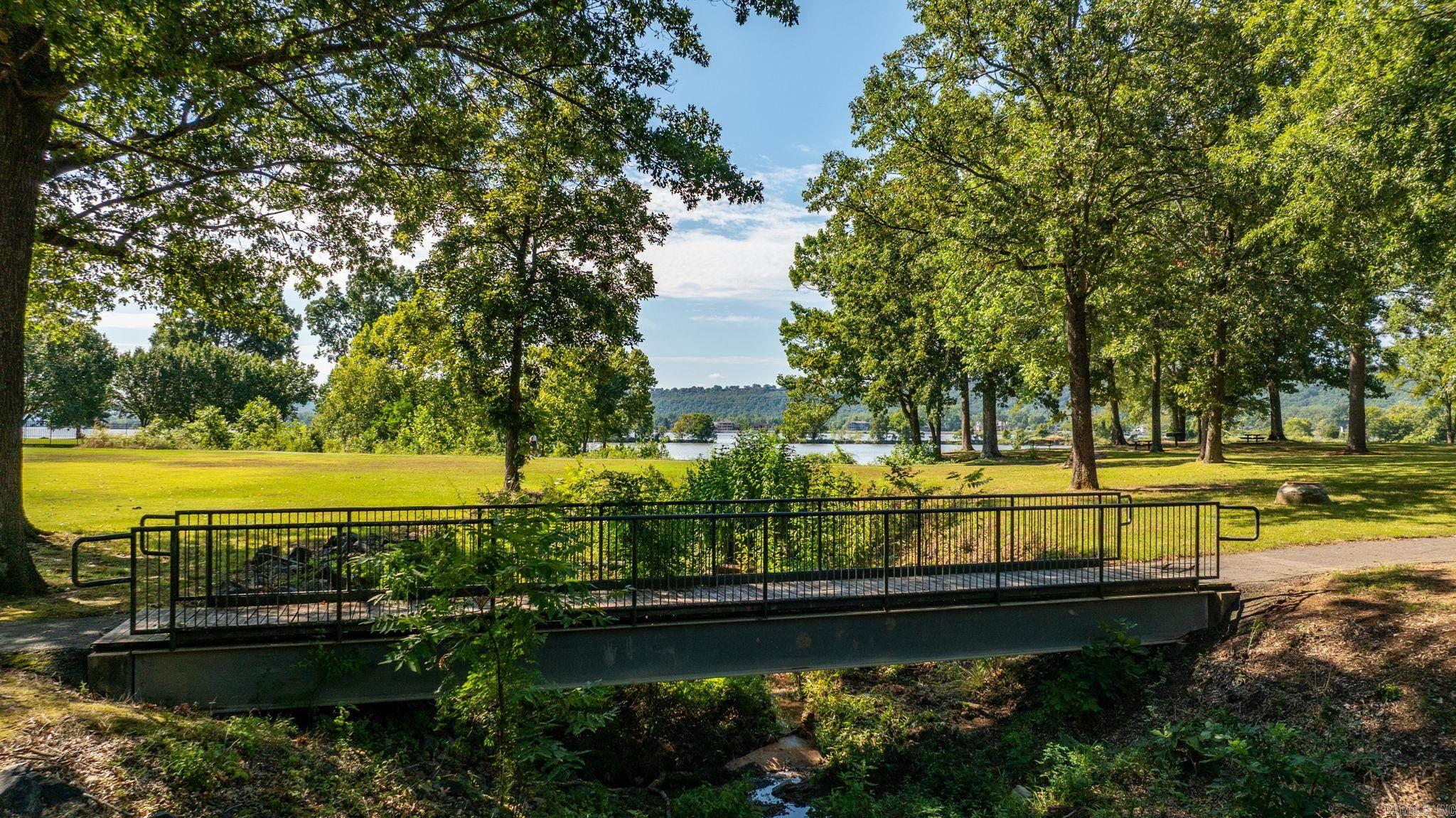 PALISADES HEIGHTS - Residential