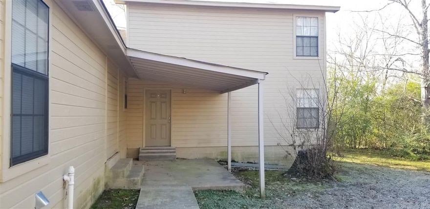 1 Bedroom, 1 bath unit available for rent.  All tile flooring, water, gas, and yard maintenance included with rent. No pets allowed. Rent: $575, Security deposit $575, $40 application fee Apply online at www.c21prjxrentals.com or call Century 21 Prestige Realty to view.