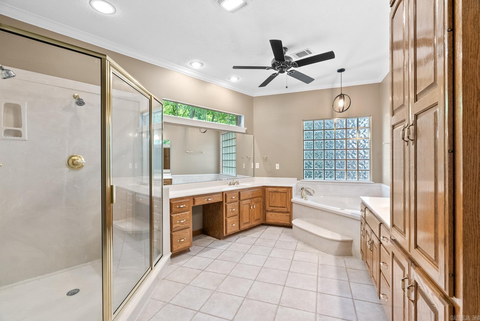 COUNTRY CLUB OF ARK THE - Residential