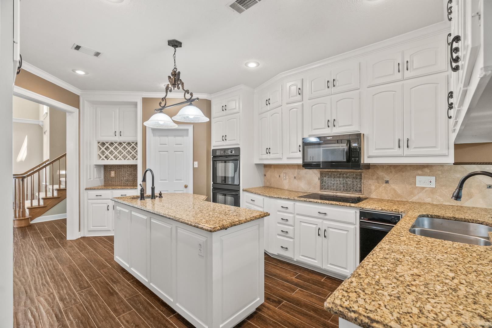 COUNTRY CLUB OF ARK THE - Residential