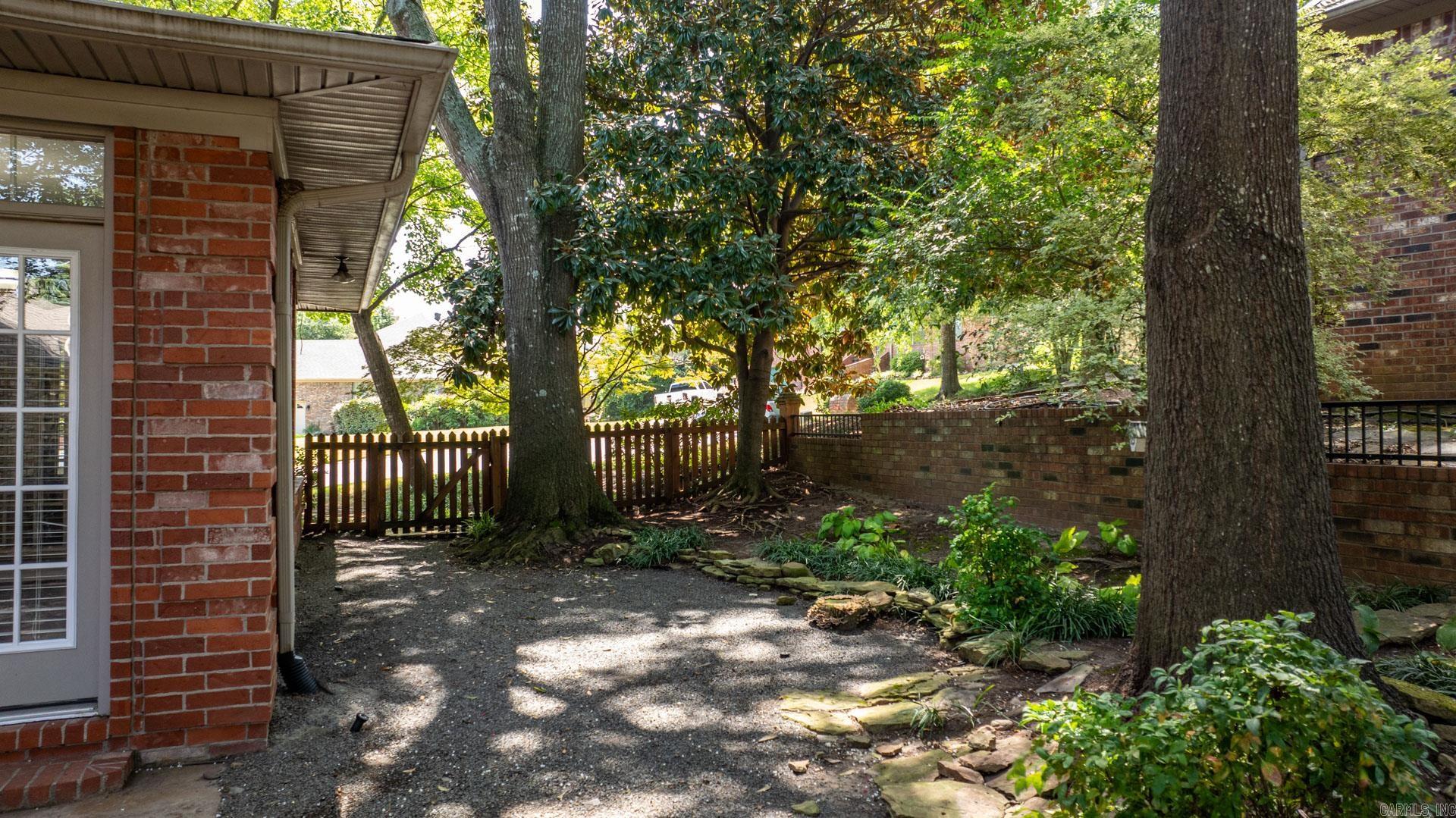 COUNTRY CLUB OF ARK THE - Residential