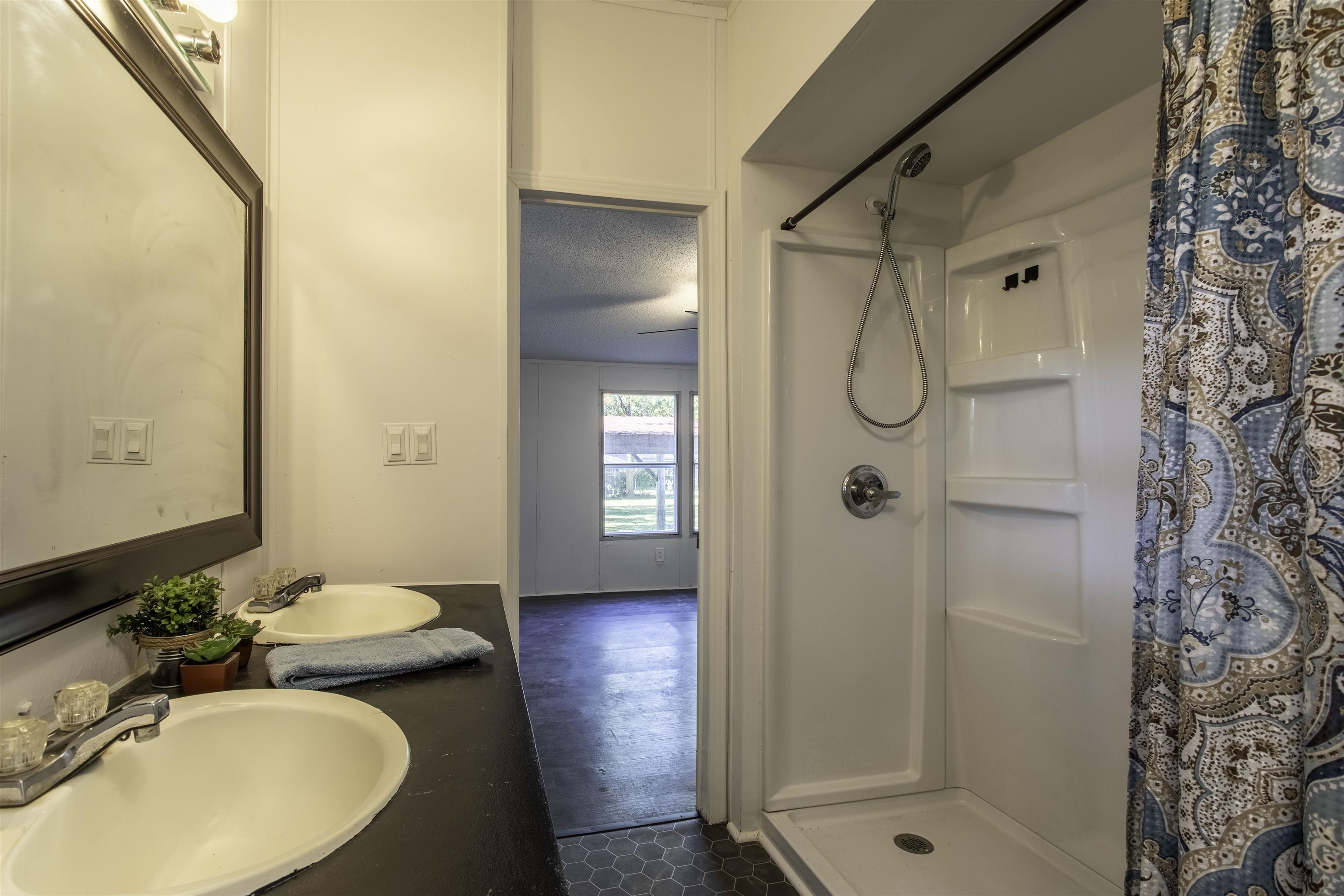 REYNO TOWN - Residential