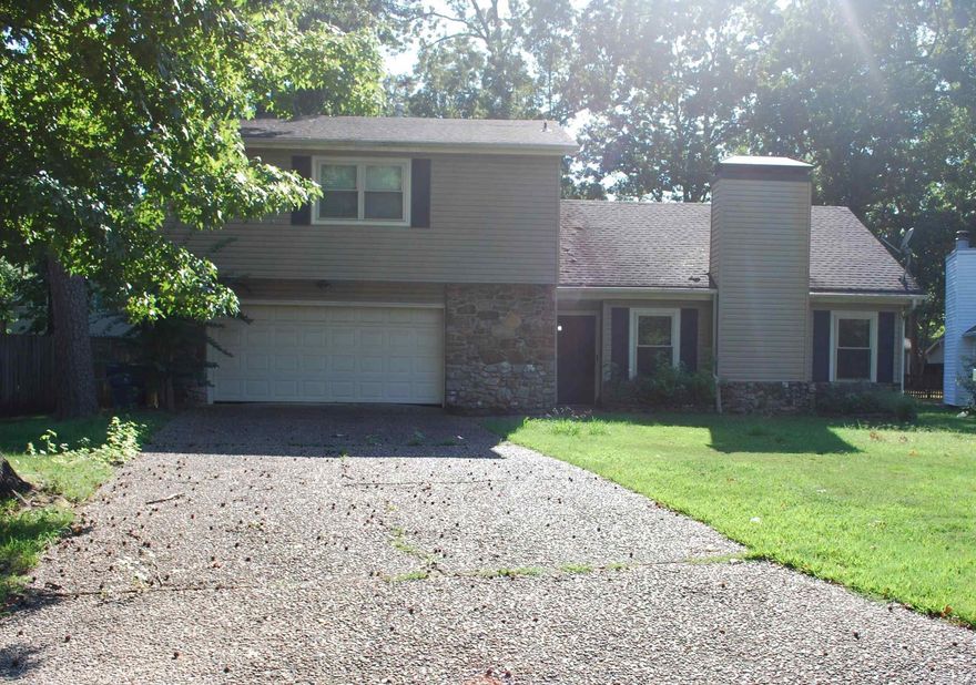 Great neighborhood, in a very low traffic area, which makes this home a perfect place for families with children. This split level home has 3 bedrooms, with a master complete with an on-suite full bath, a huge wide open living room, that flows into the dinning area and kitchen. The home also has a large dedicated utility room, 2 car garage, and a large flat lot, with a fully fenced back yard. The location of this property couldn't be handier for commuting to Little Rock or Conway, as well as local shopping.