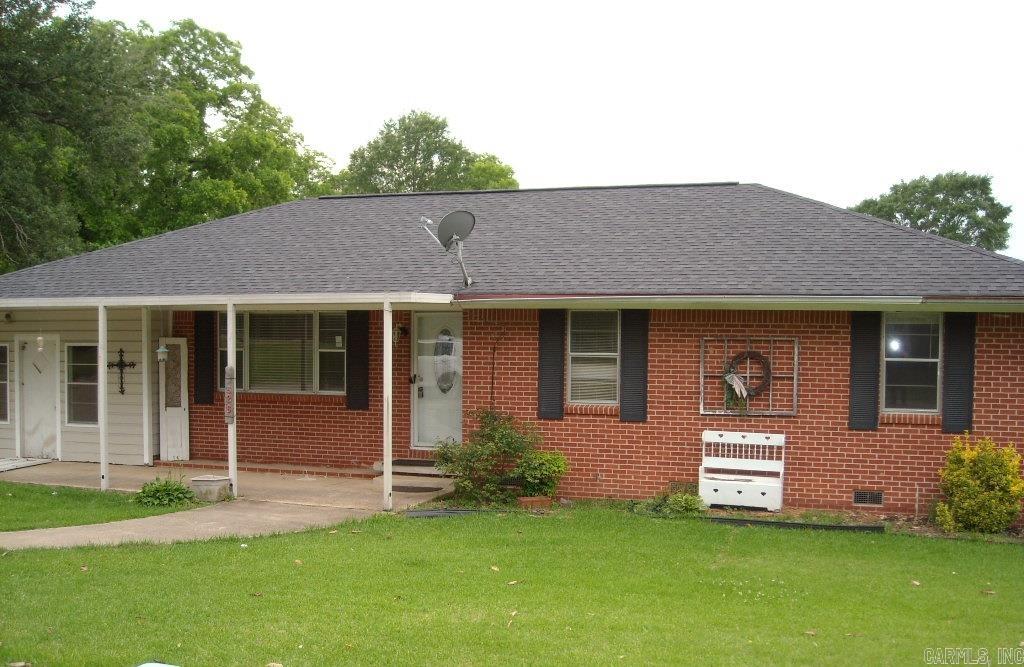 GIVE US A CALL FOR A SHOWING OF THIS 3 BEDROOM 1 BATH BRICK HOME LOCATED ON 5TH STREET IN HAMPTON ARKANSAS. THIS HOME HAS A VERY LARGE SHOP LOTS OF ROOM TO WORK. PLEASE VEIW PICTURES. ALL OFFERS FOR THIS PROPERTY MUST BE SUBMITTED VIA THE RES.NET AGENT PORTAL. OFFERS WILL NOT BE CONSIDERED IF SUBMITTED BY ANY OTHER METHOD.