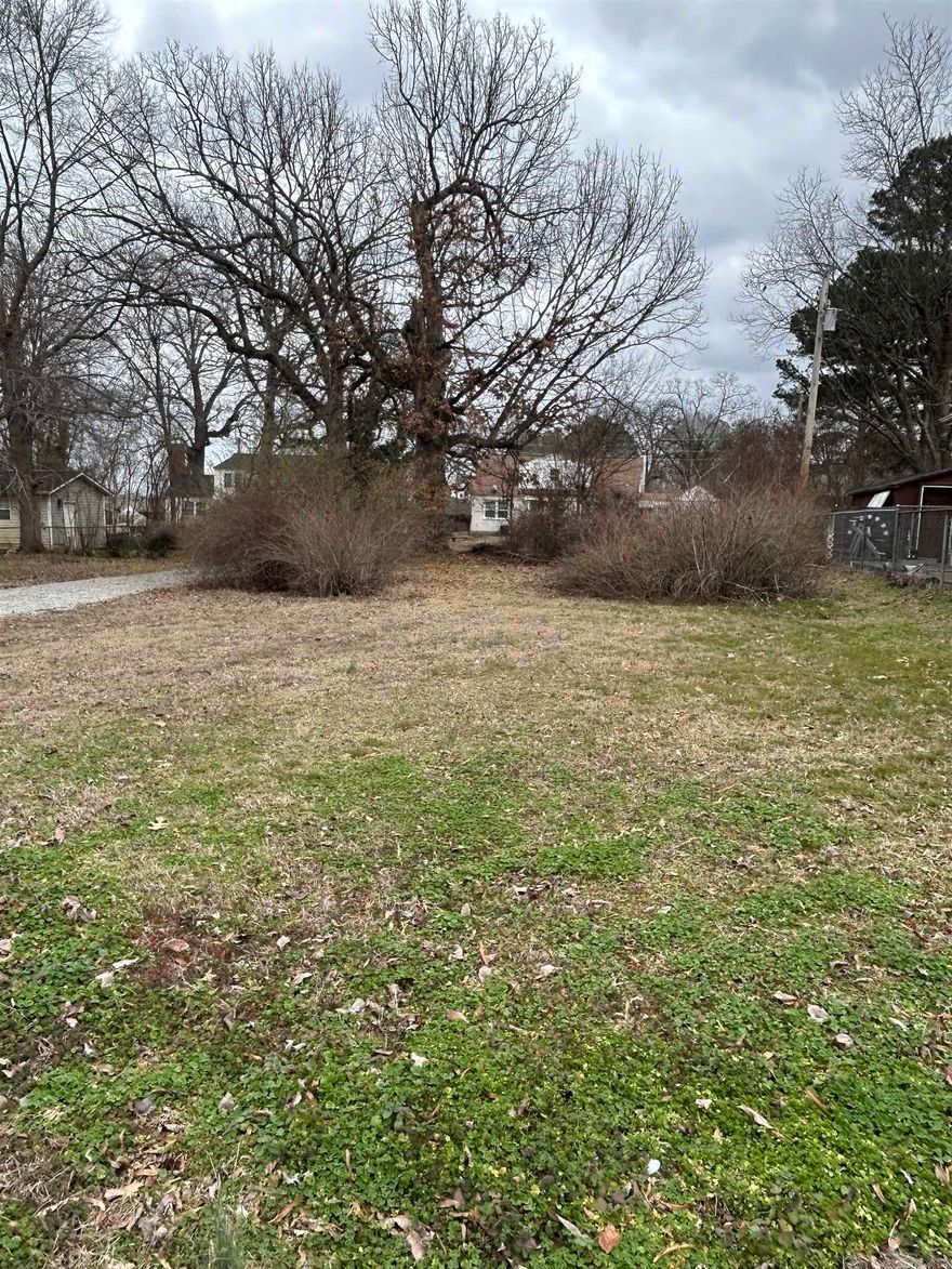 Vacant city lot that is zoned commercial but can be used as residential. MLS 26006318 can be purchased along with this lot.