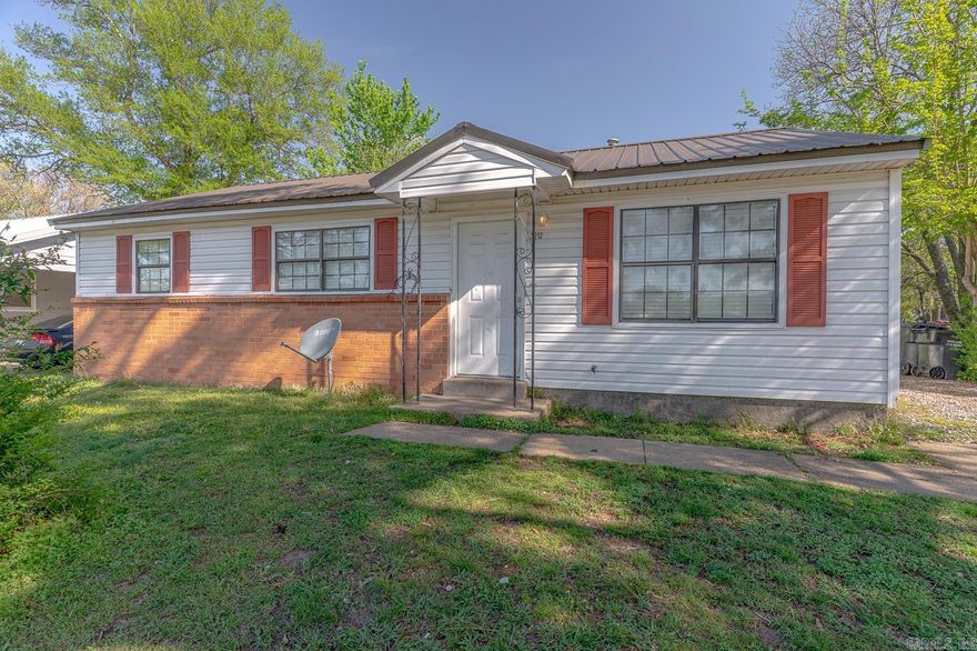 Welcome to Market 3212 Meador Road of Jonesboro, Arkansas within the Fairview Acres Subdivision in the Jonesboro School District. Situated on a fenced and level .18 +/- acre level lot sprinkled with mature shade trees is a cozy Ranchette, wrapped in brick & vinyl, accented by shutters & sidewalk, and topped with a metal roof The interior features 956 sf of well laid out living space that includes an eat-in kitchen with electric range and laundry hookups, living room, 3 bedrooms, and 1 bathroom with shower tub combo. You'll love the easy to maintain tile floors and convenient location near Interstate 555 and favorite local retail and dining establishments. Call today to schedule your tour and make this house your home or next addition to your rental portfolio.