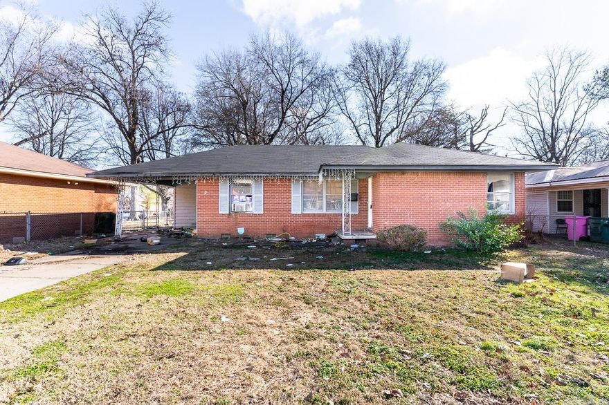 Welcome to Market 316 Lakewood St. in Blytheville, AR! This is a 3 bedroom brick home with a large fenced in yard. This home has a large living room, and large kitchen/dining room combo. This home is situated conveniently to shopping, and restaurants. This property is just waiting for your final touches to make it home! Call today to schedule your tour!