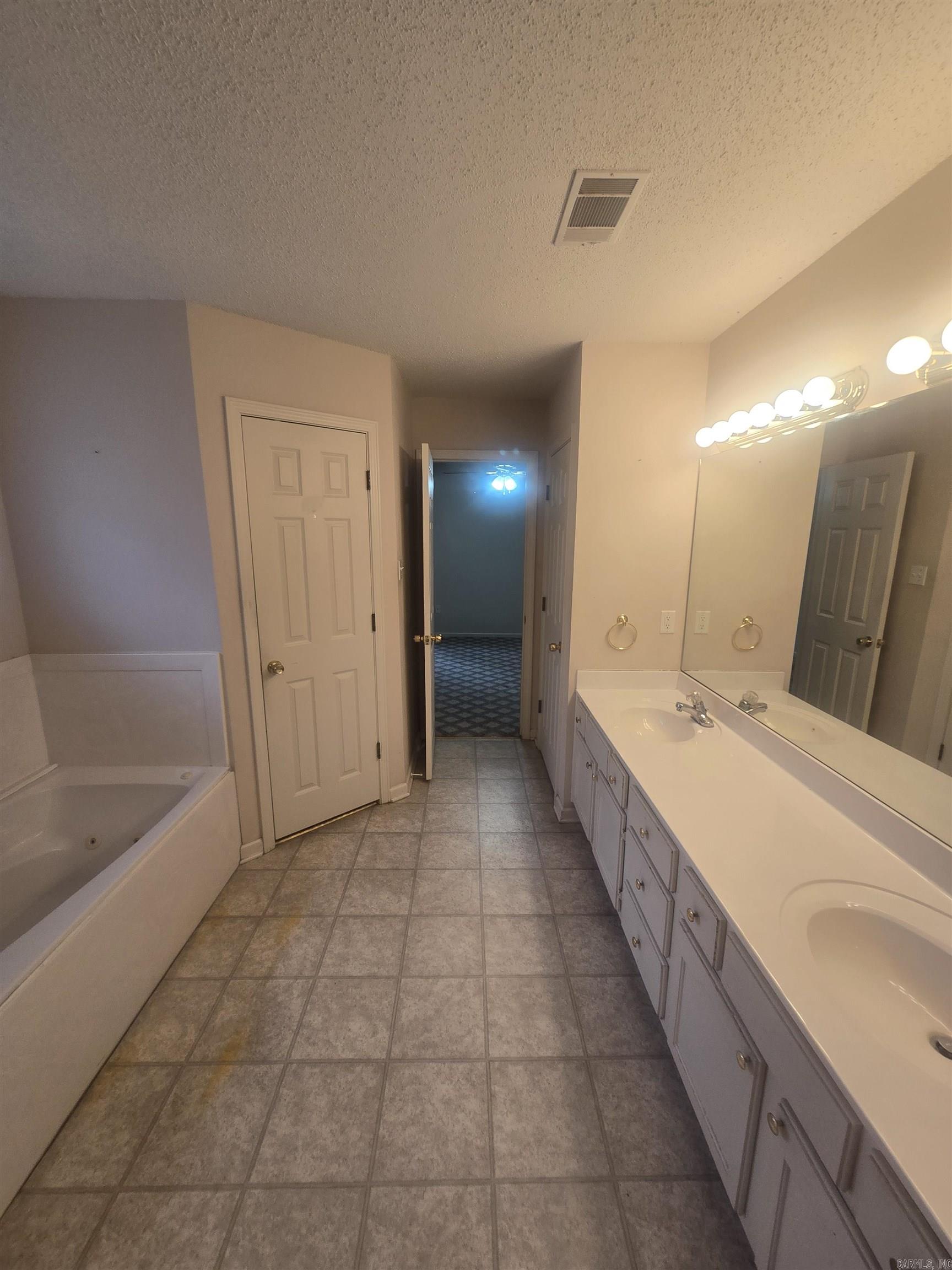 NORTHRIDGE - Residential