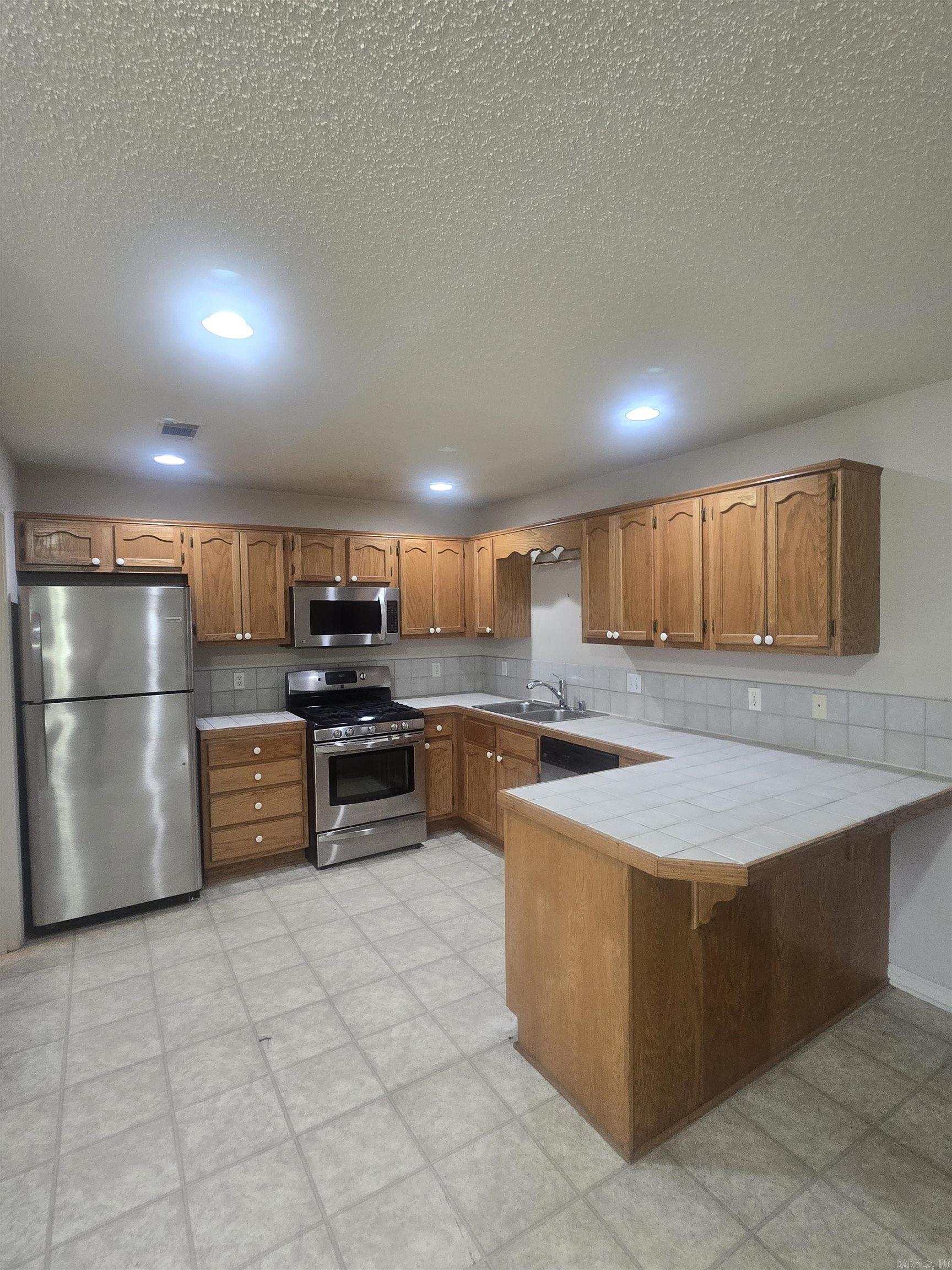 NORTHRIDGE - Residential