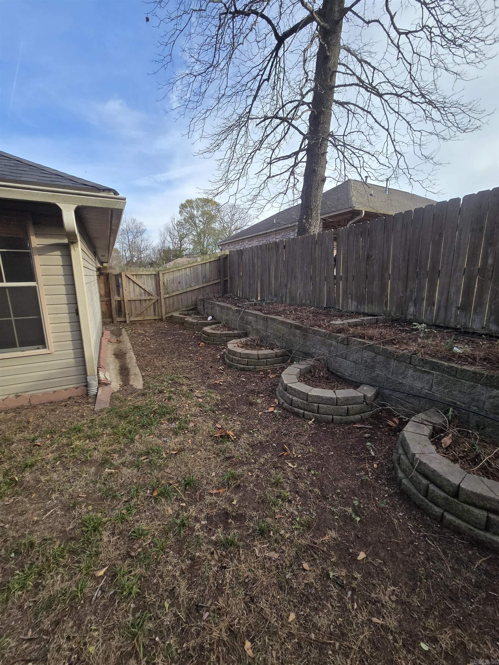 NORTHRIDGE - Residential