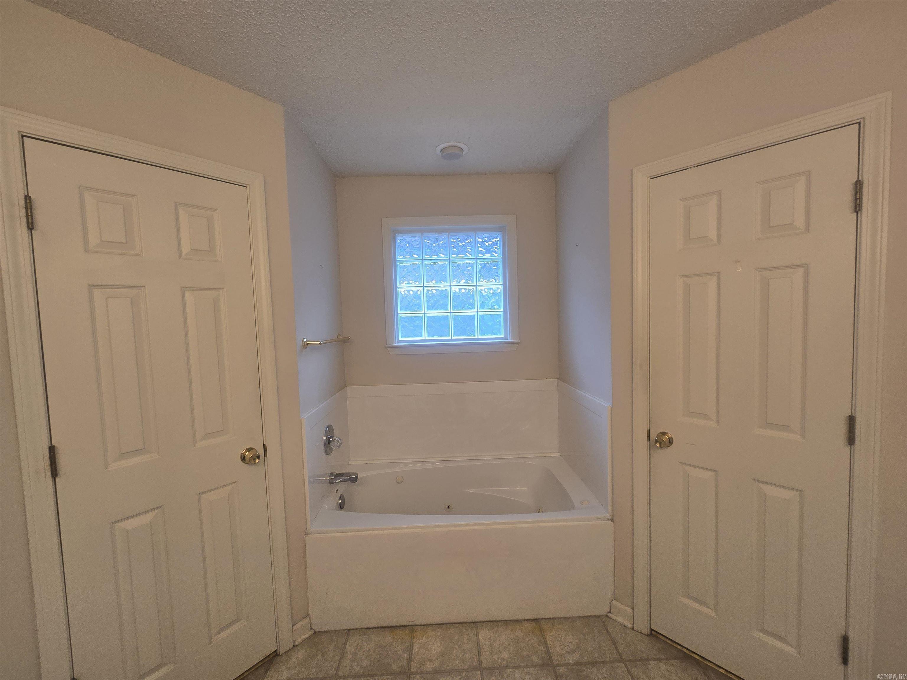 NORTHRIDGE - Residential