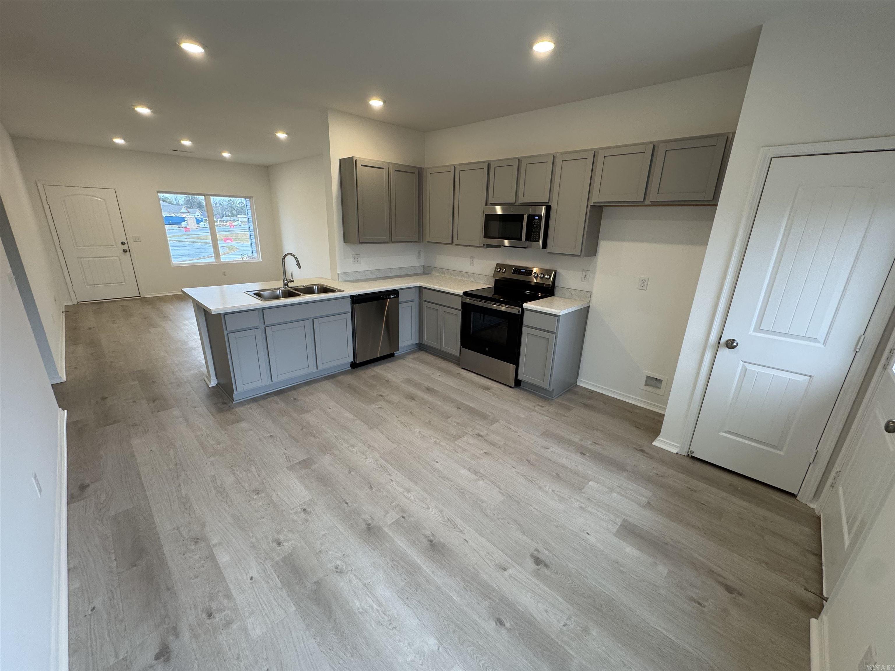 MIDLAND ESTATES PHASE 1 - Residential