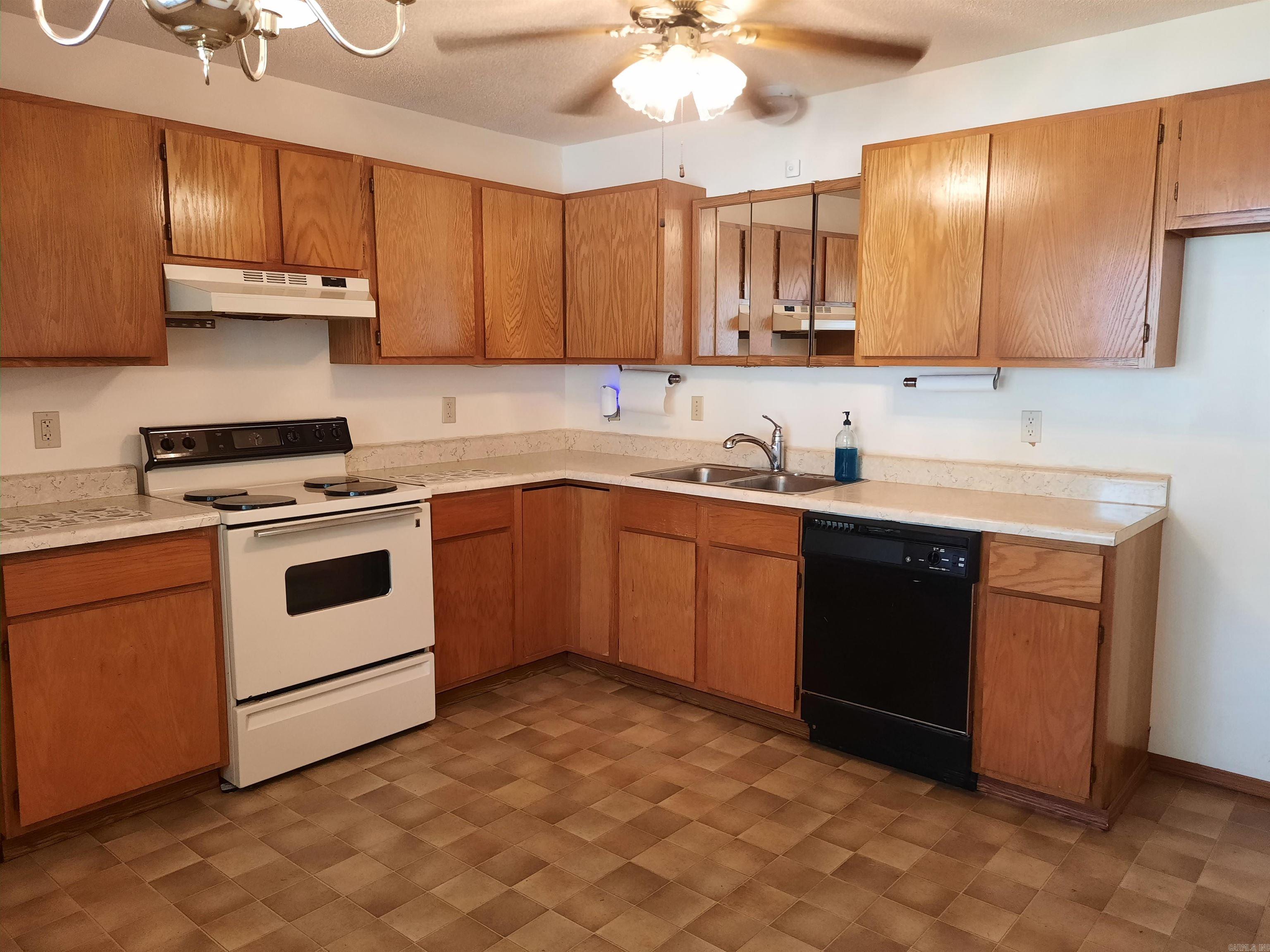 LANCASTER WESTERN - Residential