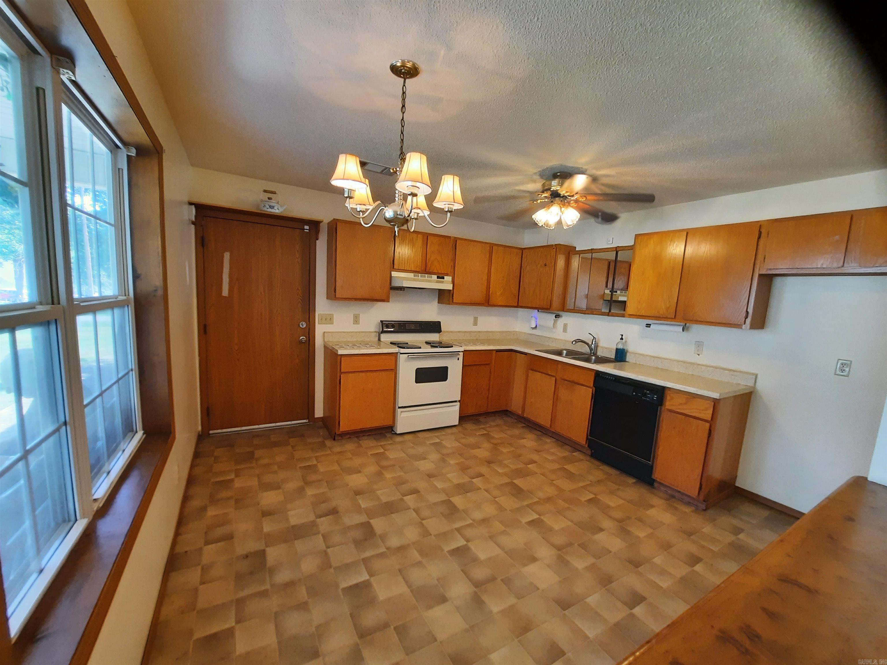 LANCASTER WESTERN - Residential