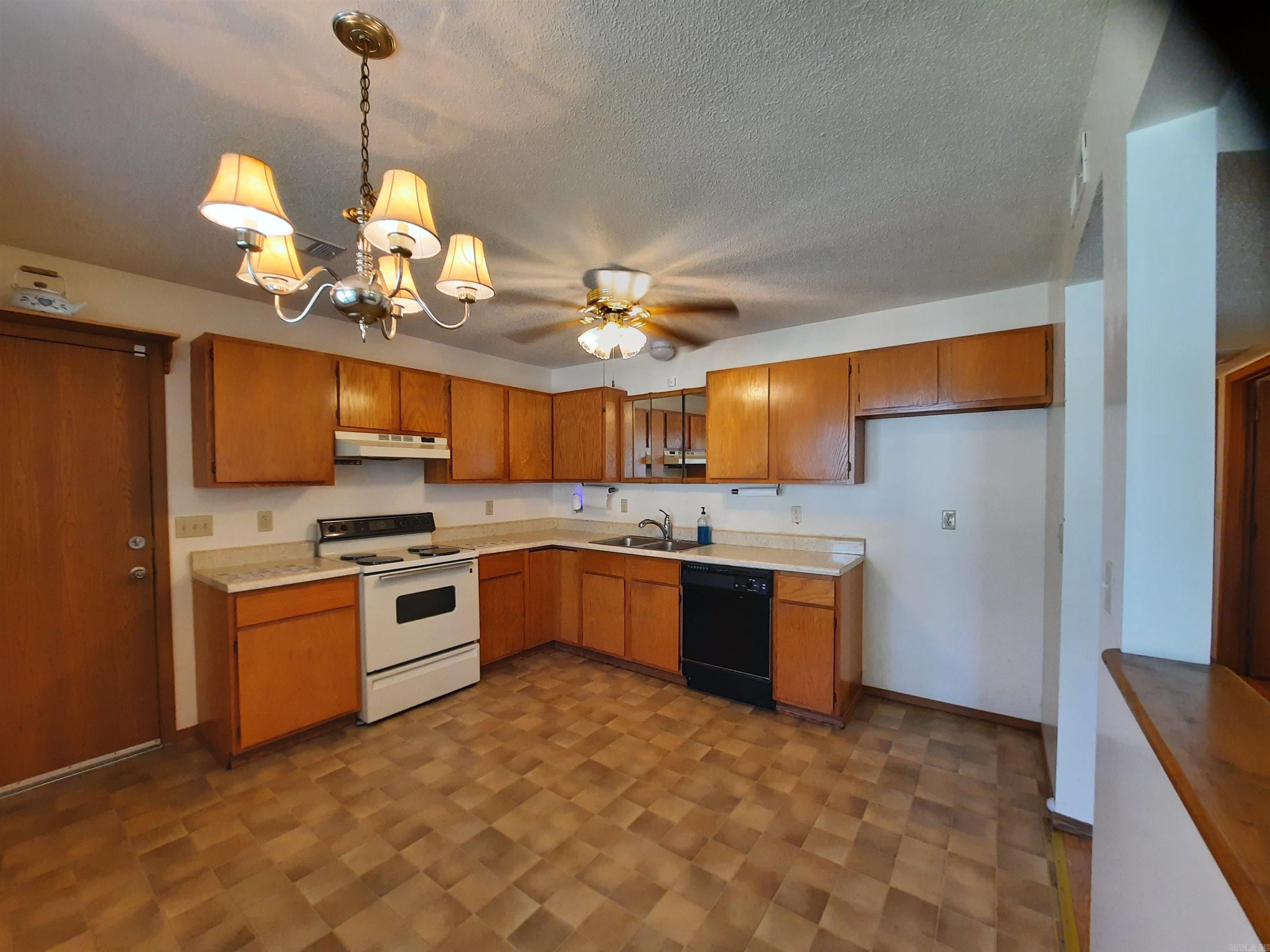 LANCASTER WESTERN - Residential