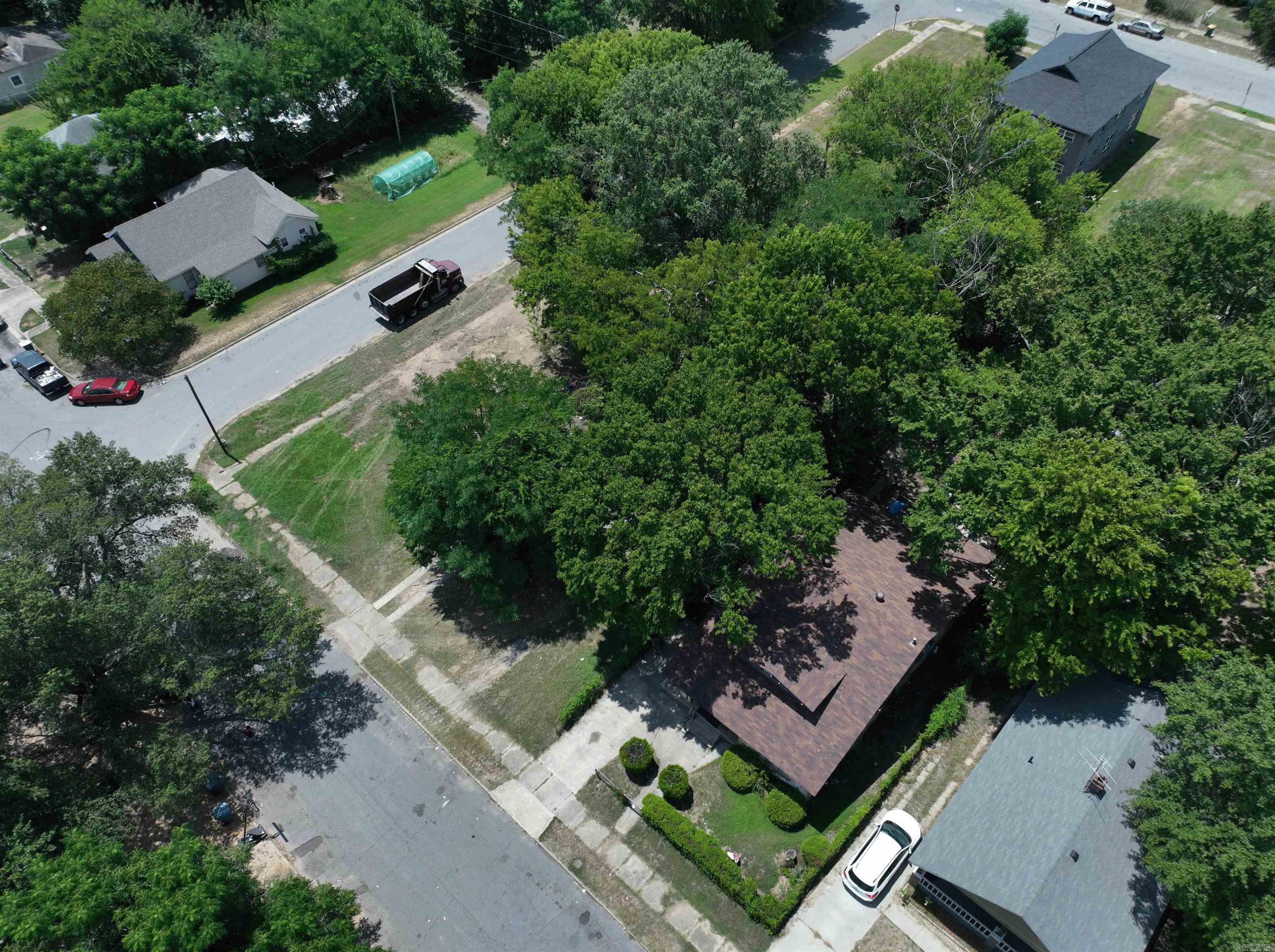 Hereās a unique opportunity in the heart of downtown Little Rock. This residentially zoned R-2 lot offers a world of potential for those looking to build or invest in one of the cityās most evolving areas. Nestled in a quiet neighborhood with close proximity to I-30, I-630, and downtown amenities, this location blends convenience with long-term potential.