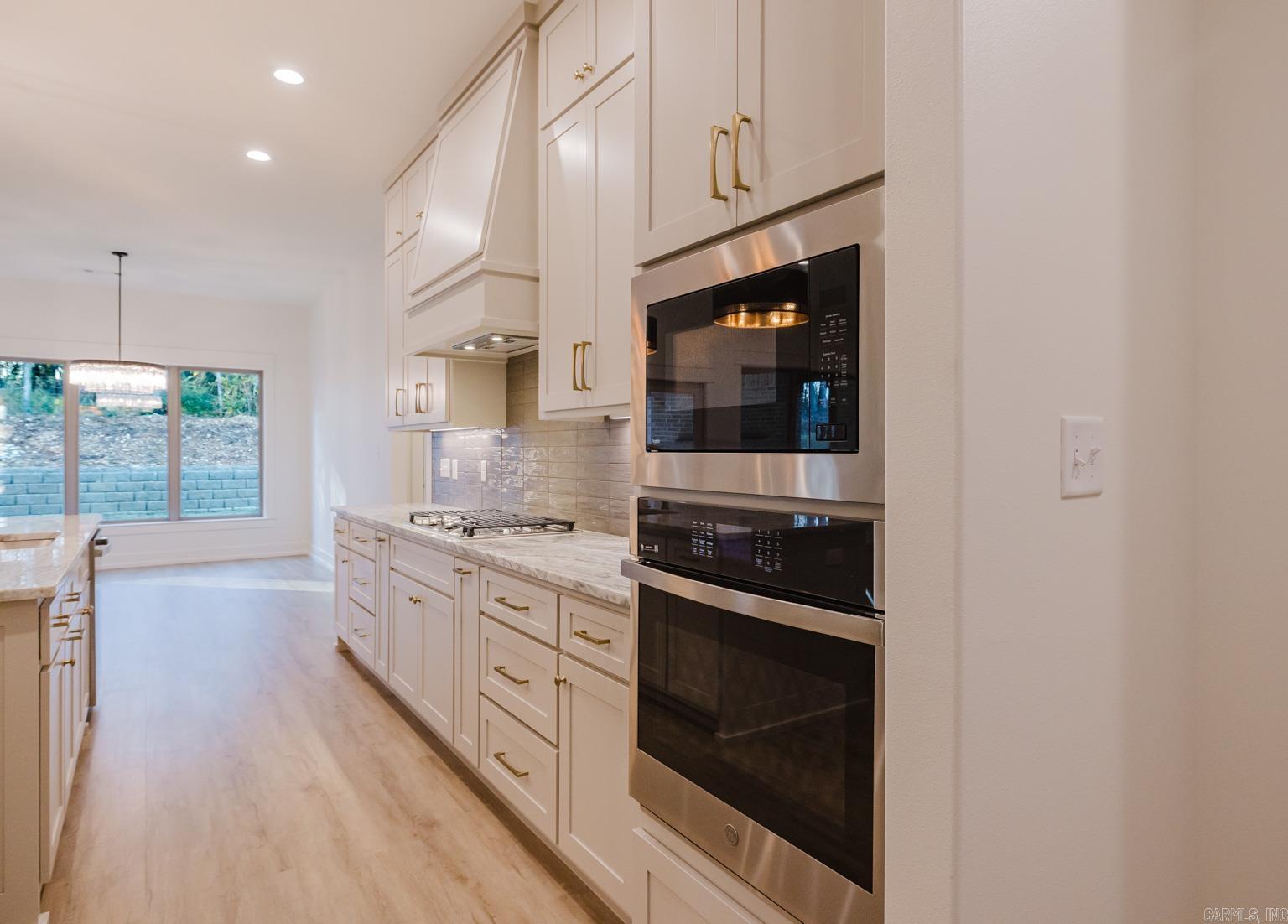 CREEKSIDE - Residential