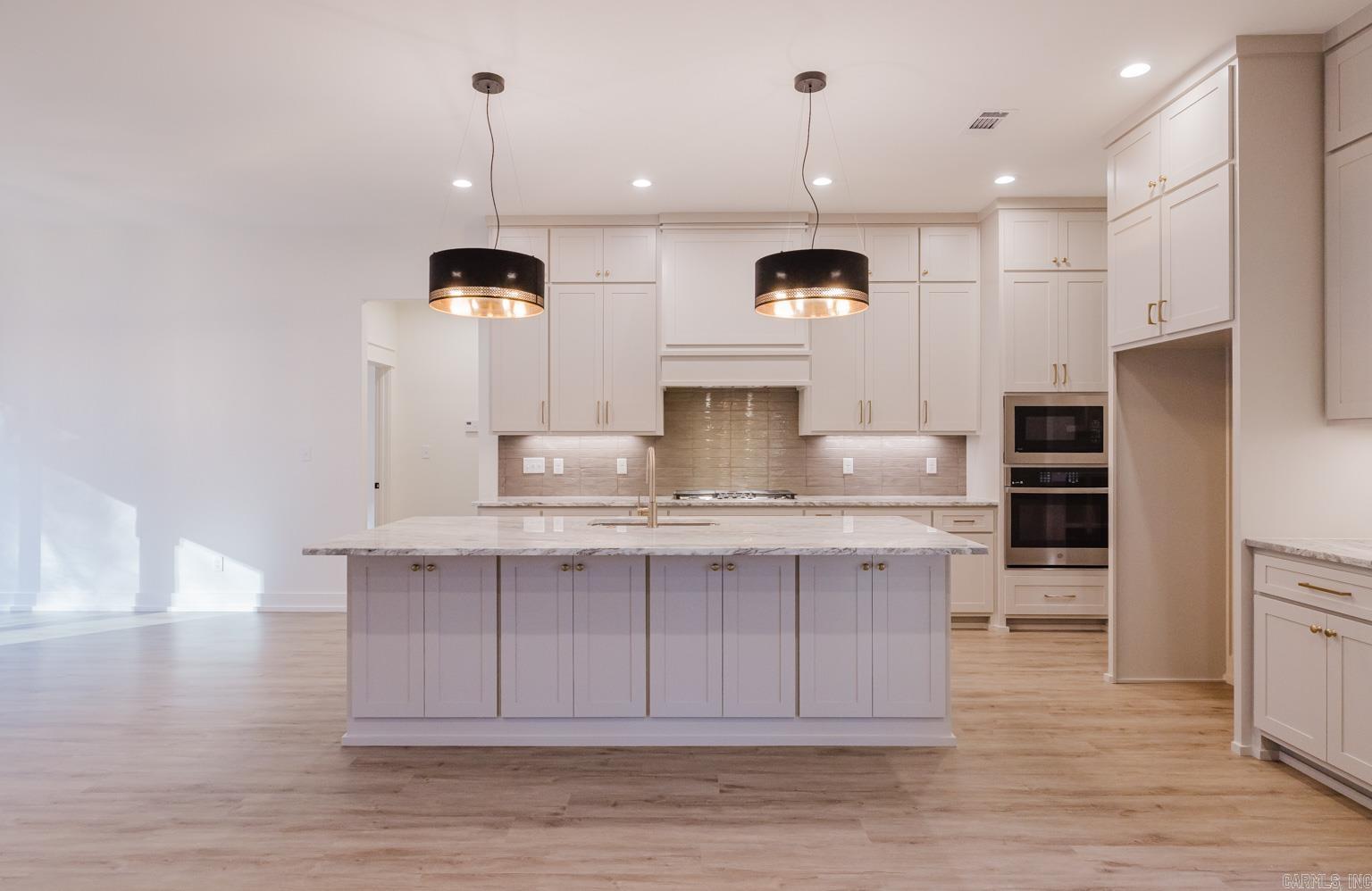 CREEKSIDE - Residential