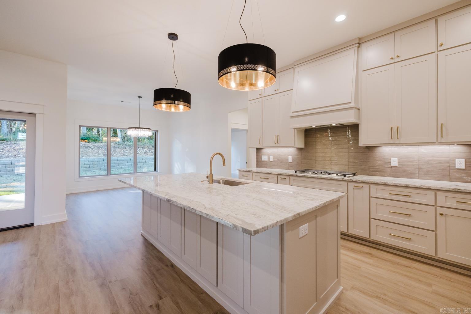 CREEKSIDE - Residential