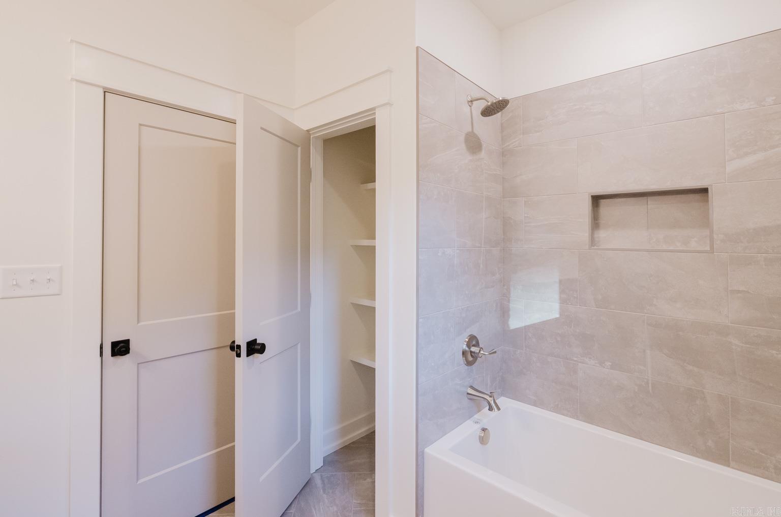 CREEKSIDE - Residential