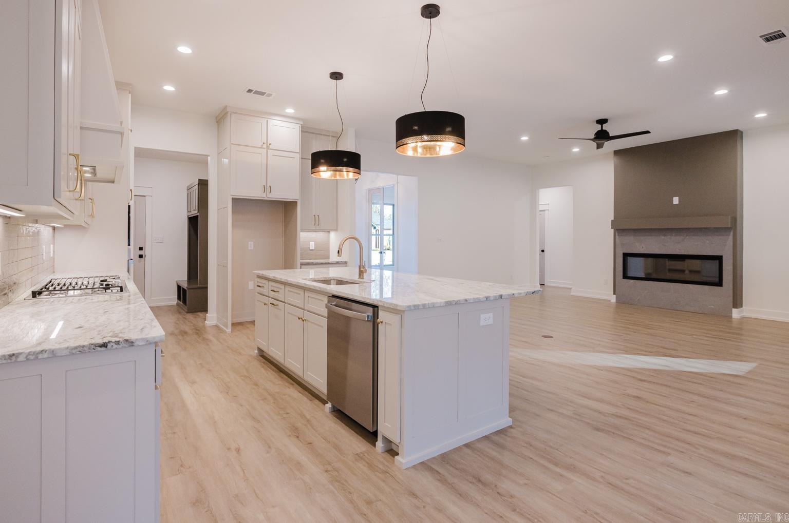 CREEKSIDE - Residential